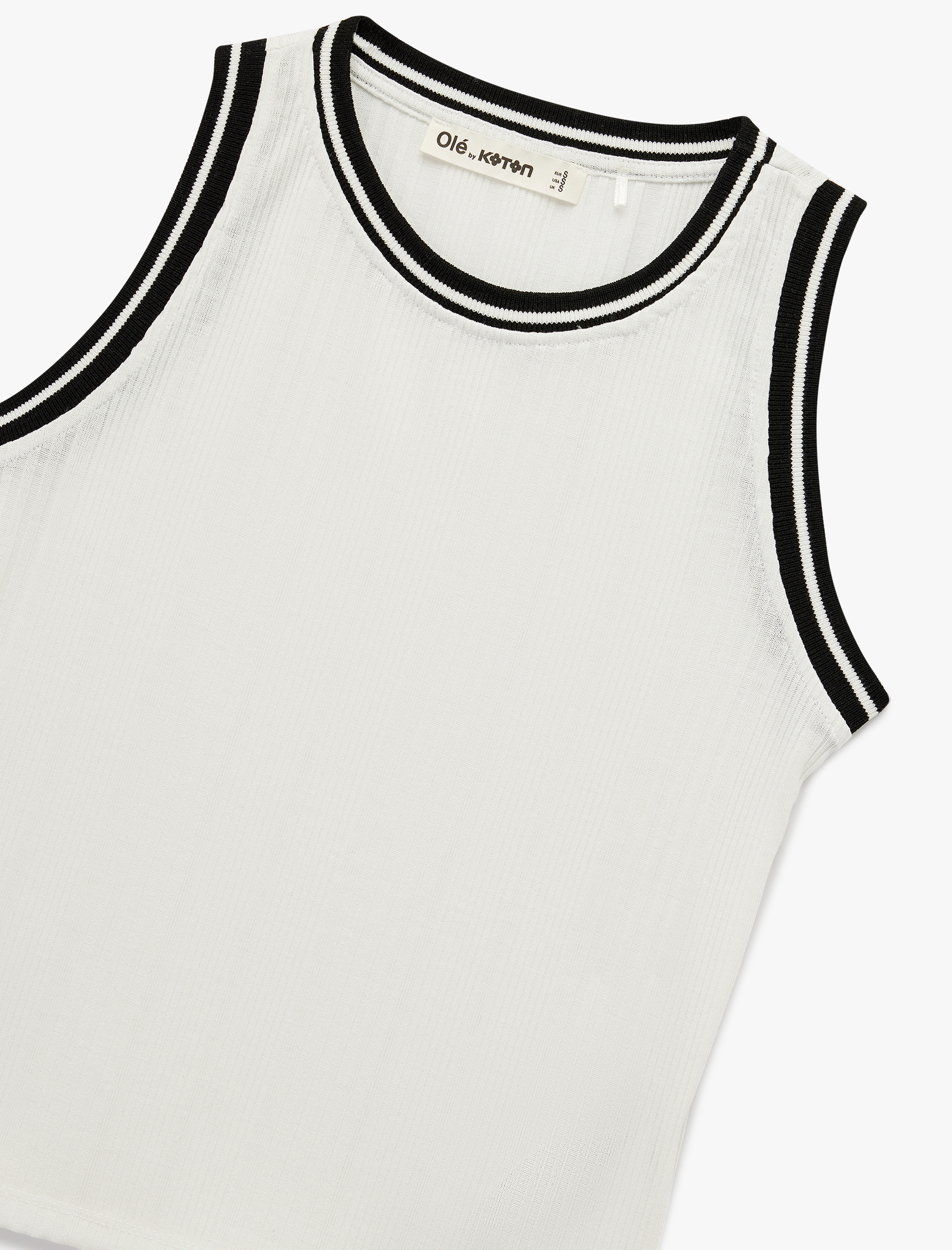   Slim Fit Biyeli Bisiklet Yaka Kolsuz Bluz