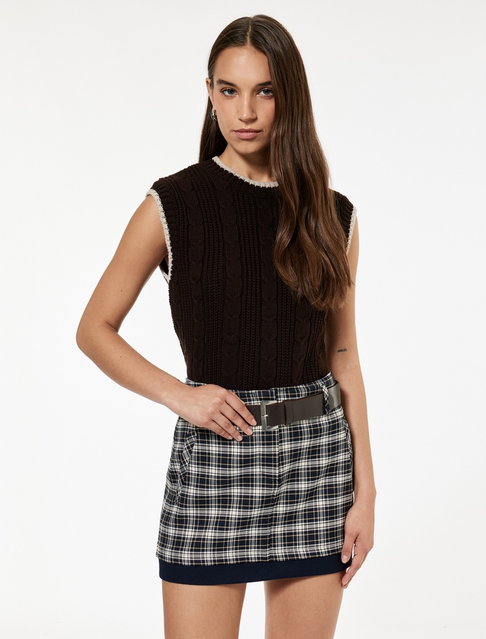  Kolsuz Biyeli Bisiklet Yaka Saç Örgüsü Dokulu Süveter