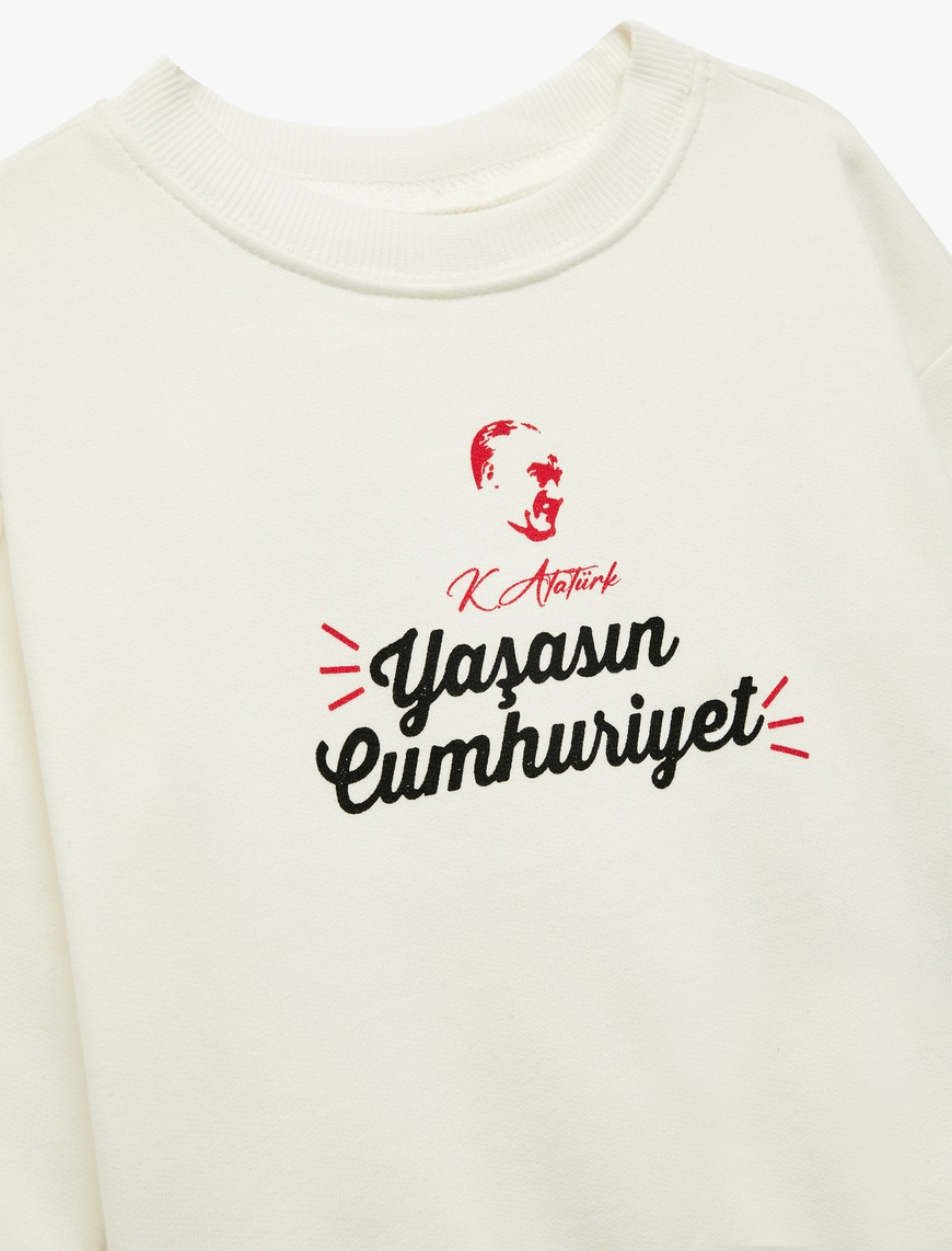  Erkek Bebek Atatürk ve Cumhuriyet Baskılı Uzun Kollu Bisiklet Yaka Pamuklu Sweatshirt
