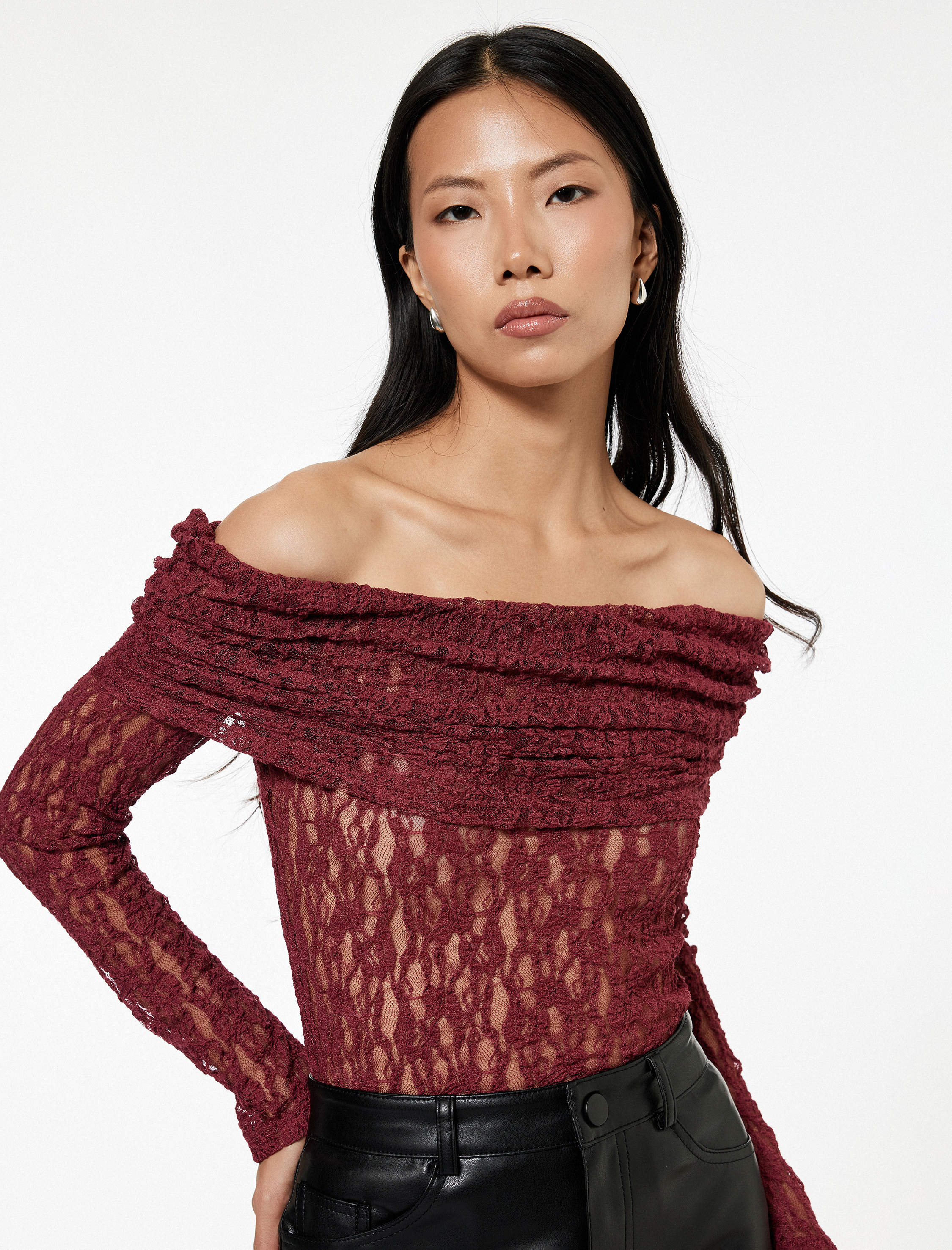   Koton X Sibil Çetinkaya - Uzun Kollu Yarı Transparan Açık Omuz Dantelli Bluz