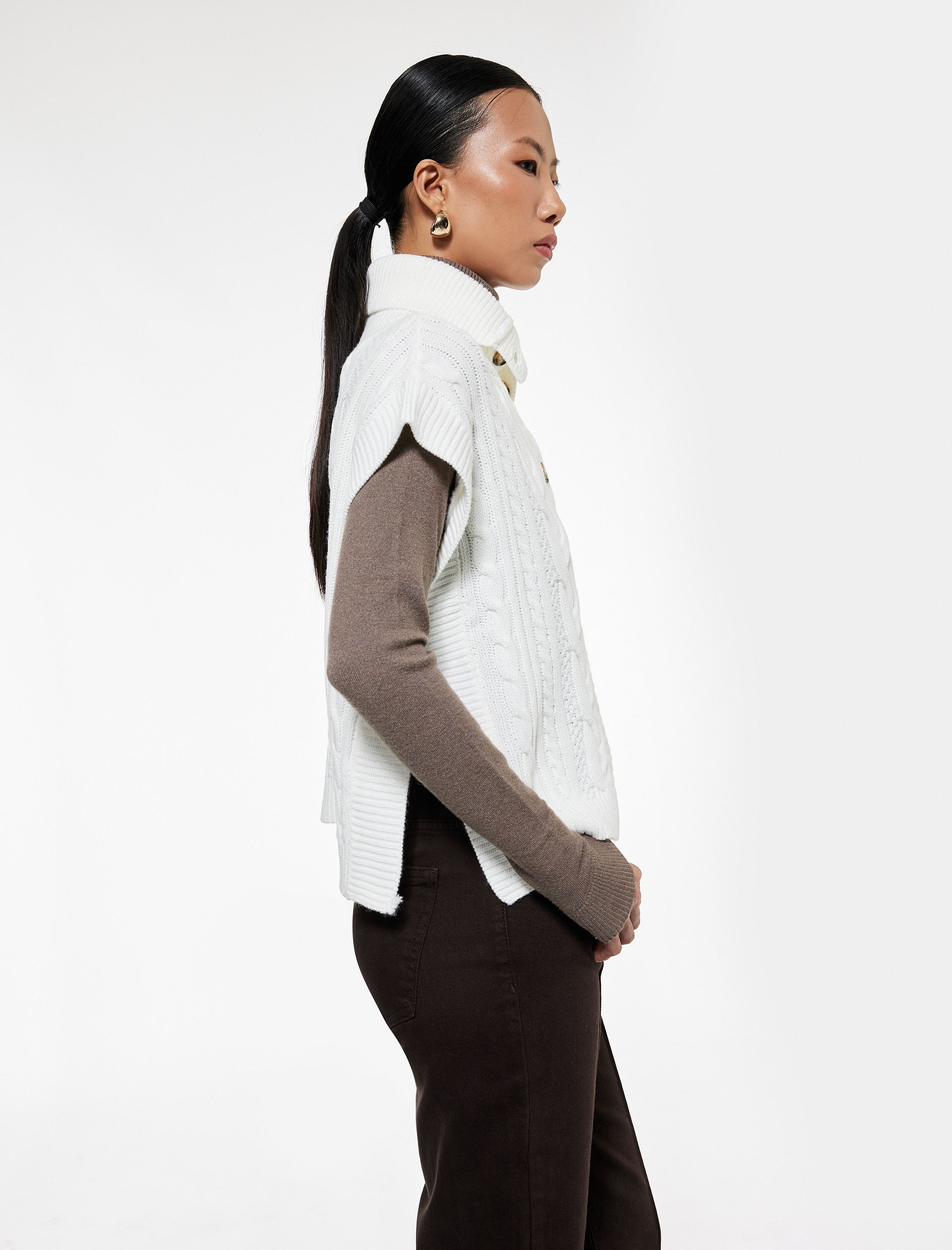   Yarım Düğmeli Devrik Yaka Kolsuz Saç Örgü Süveter