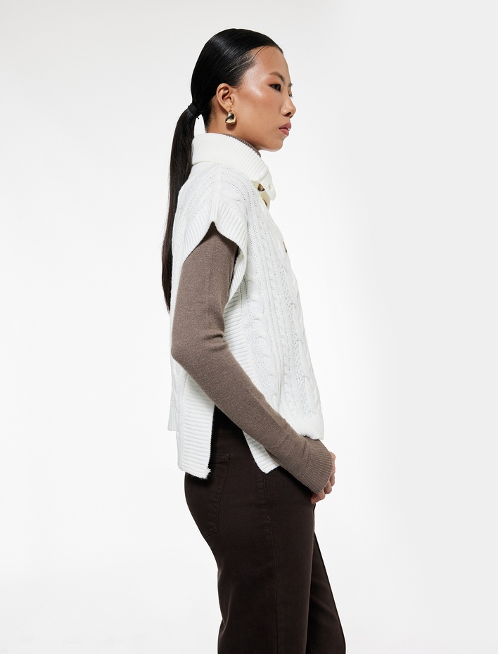  Yarım Düğmeli Devrik Yaka Kolsuz Saç Örgü Süveter