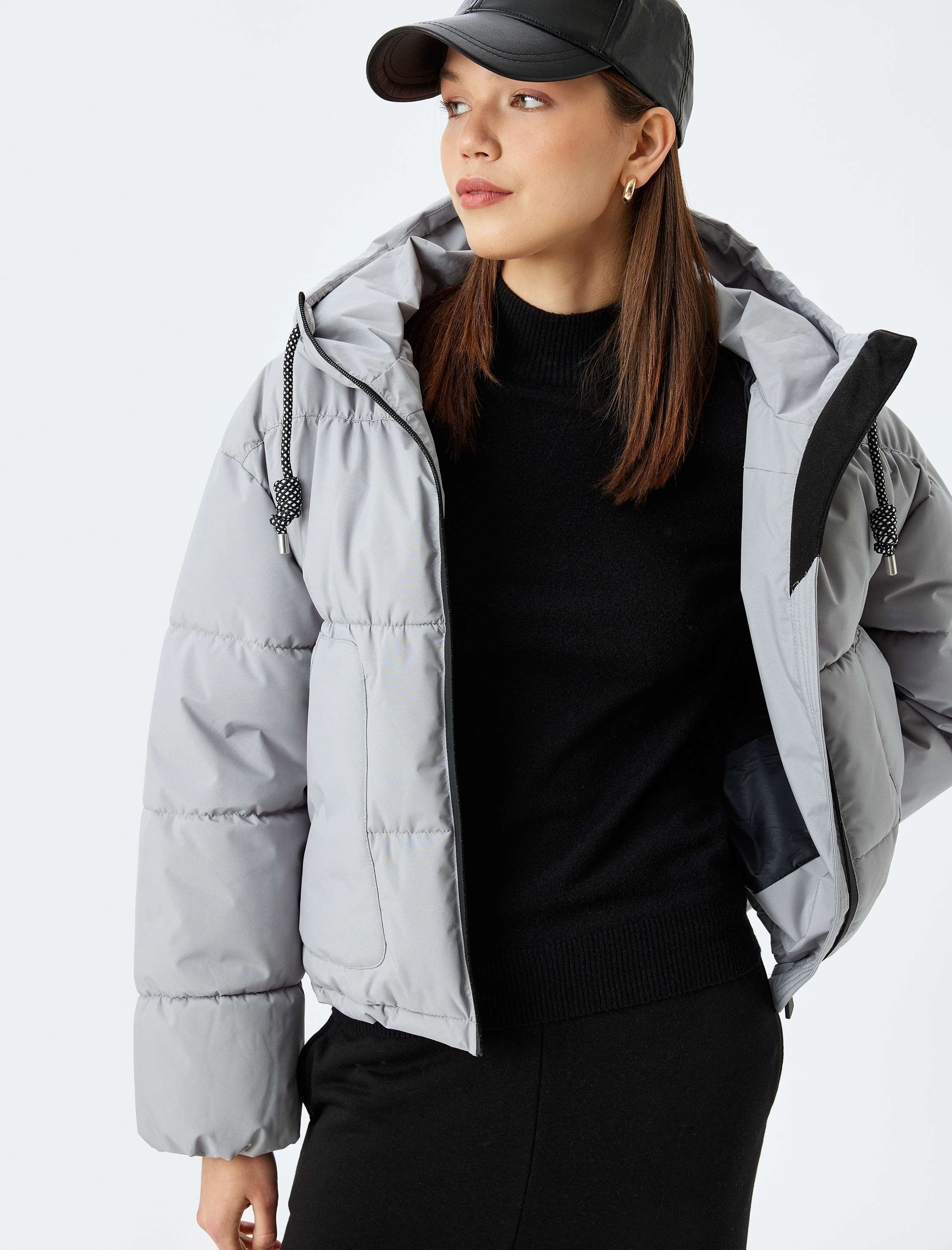   Kapüşonlu Fermuarlı Cep Detaylı Kapitone Oversize Şişme Mont