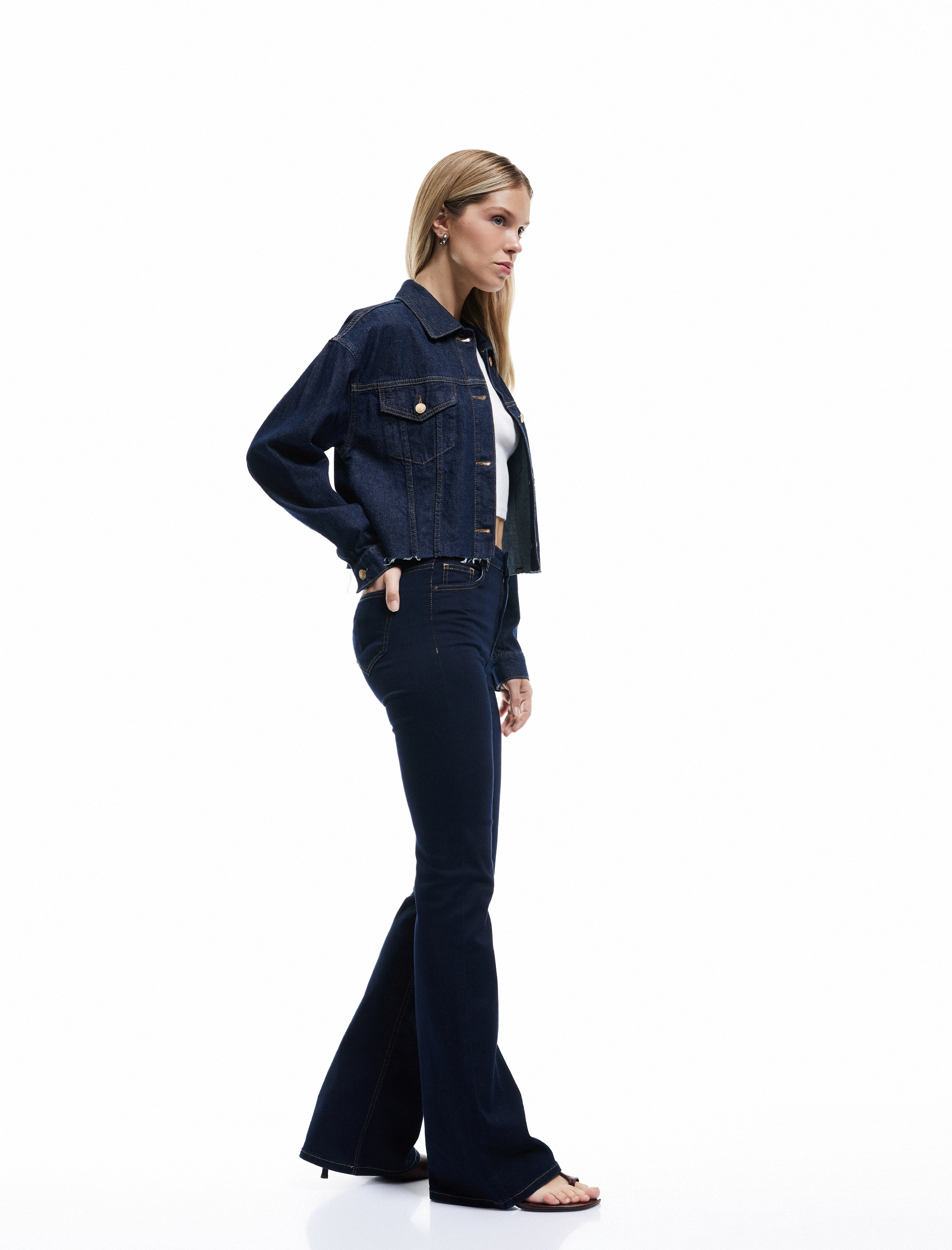   Dar Kesim Düğmeli Cep Detaylı İspanyol Paça Jean Pantolon - Flare Jeans