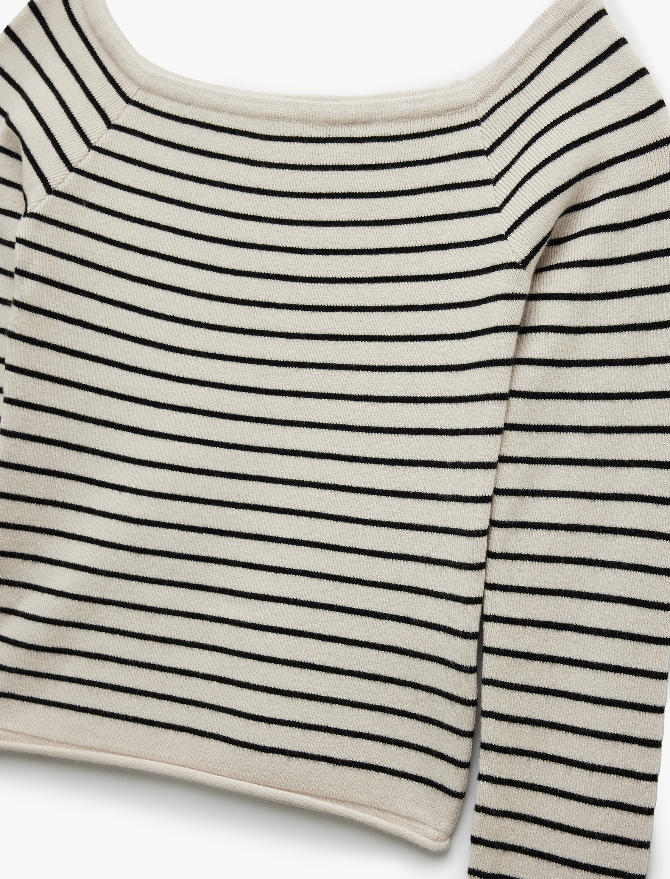   Uzun Kollu Kayık Yaka Triko Kazak