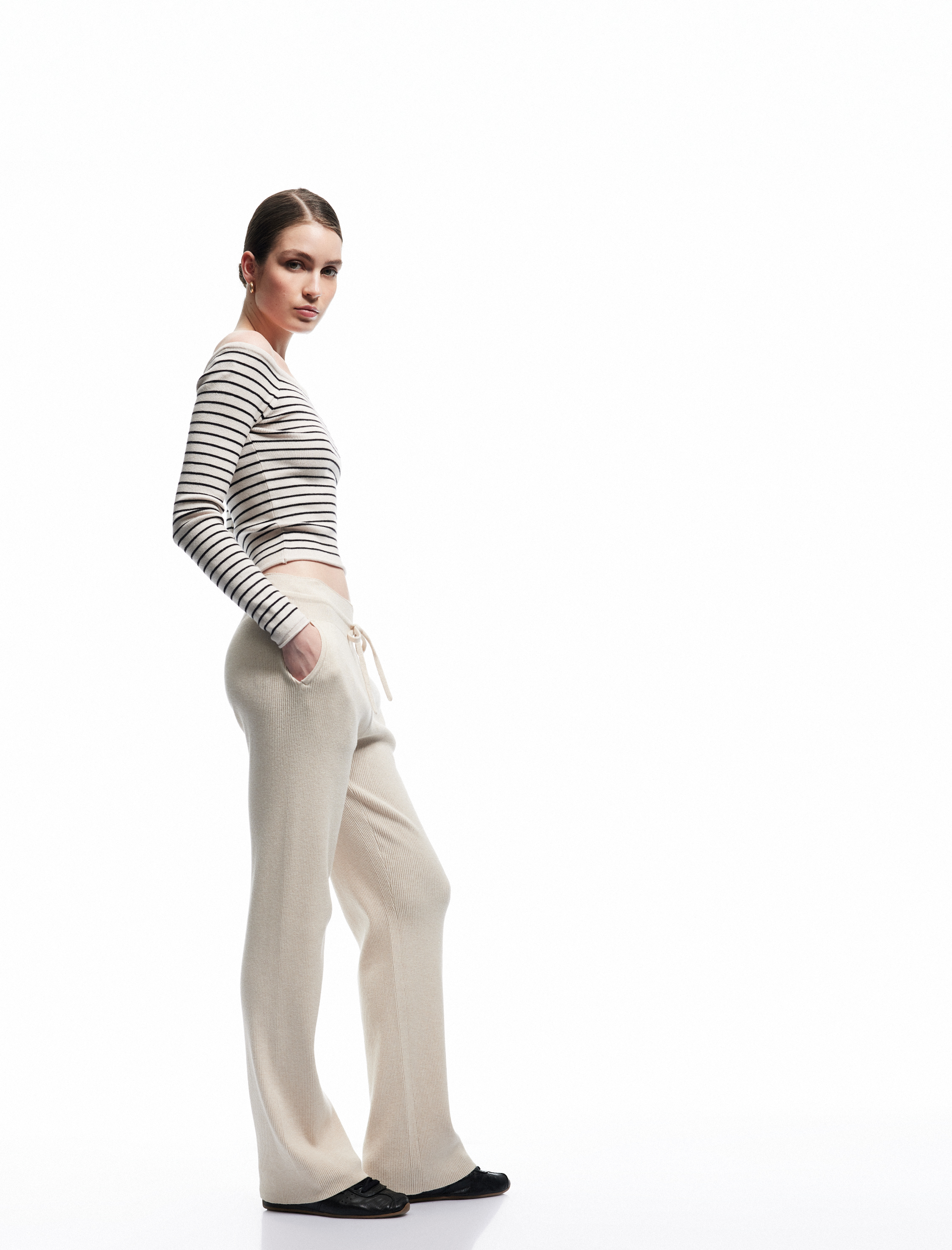   Beli Bağcıklı Cepli Yüksek Bel Düz Bol Paça Triko Pantolon