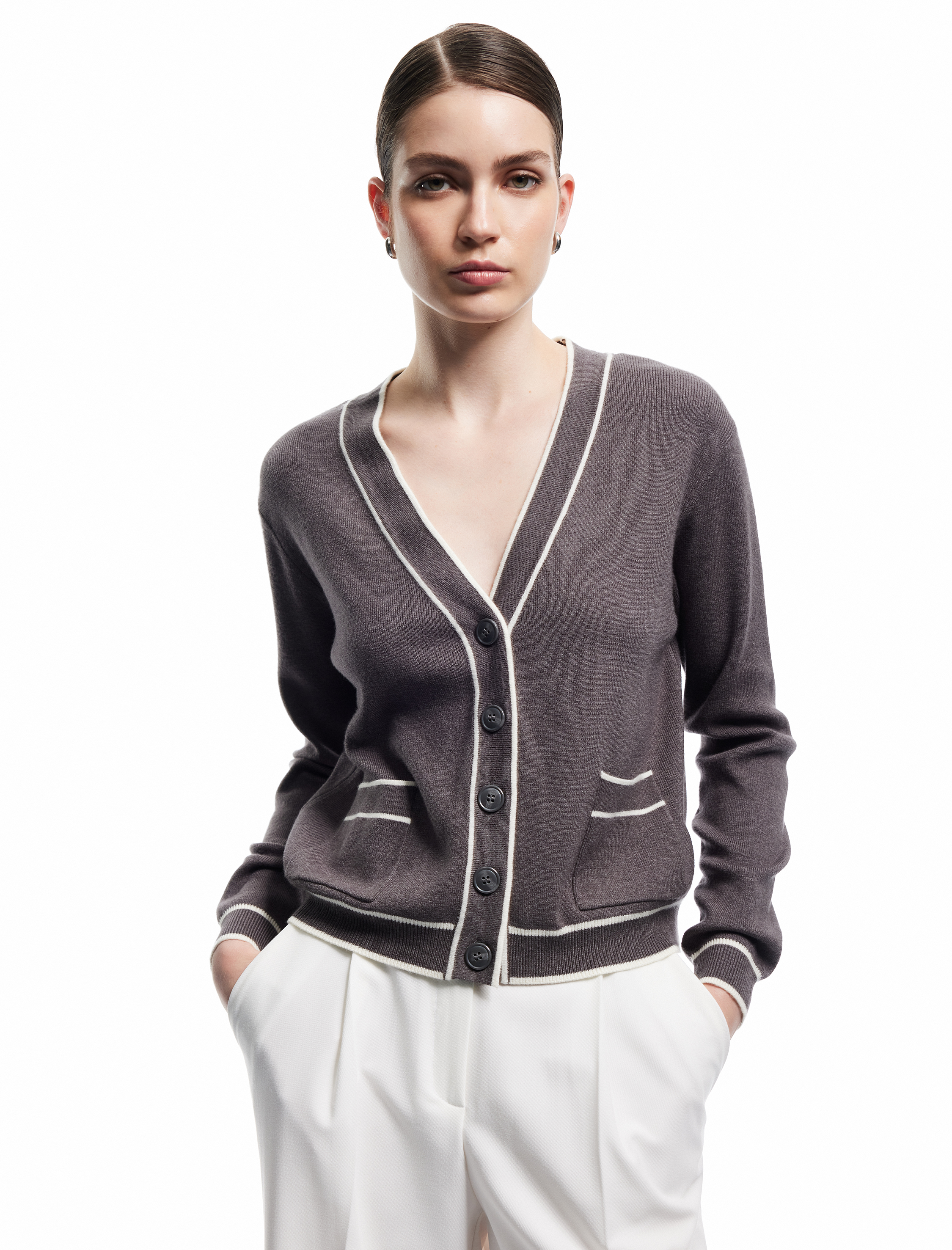   Uzun Kollu Cepli V Yaka Çizgili Triko Hırka