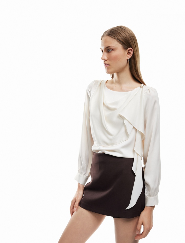  Aksesuar Detaylı Uzun Kollu Şal Yaka Saten Bluz