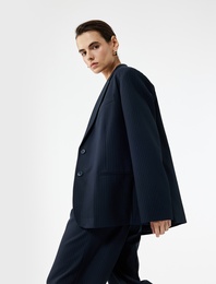 Düğmeli Cepli Uzun Kollu Kruvaze Blazer Ceket