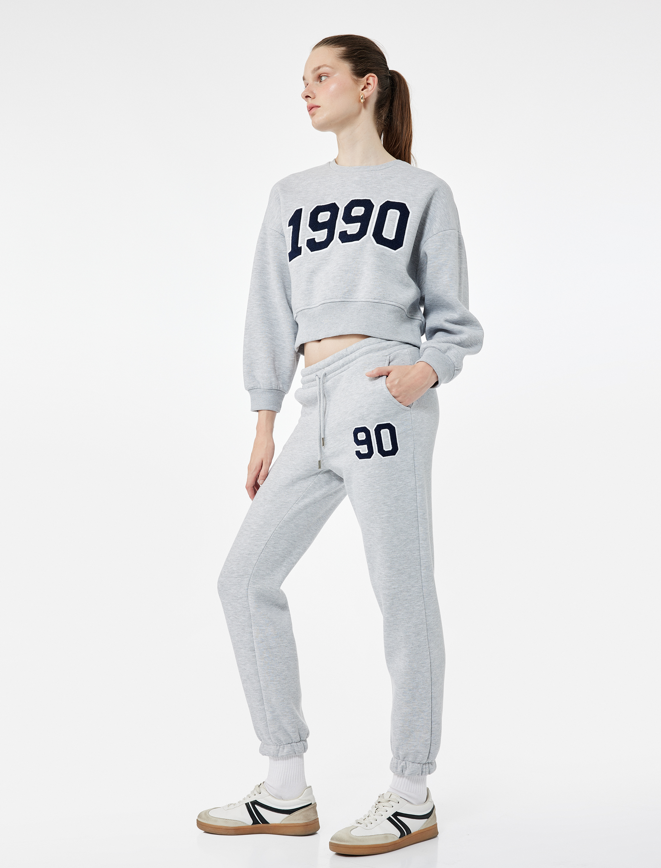   Üç İplik Şardonlu Nakışlı Cepli Beli Bağcıklı Jogger Eşofman Altı