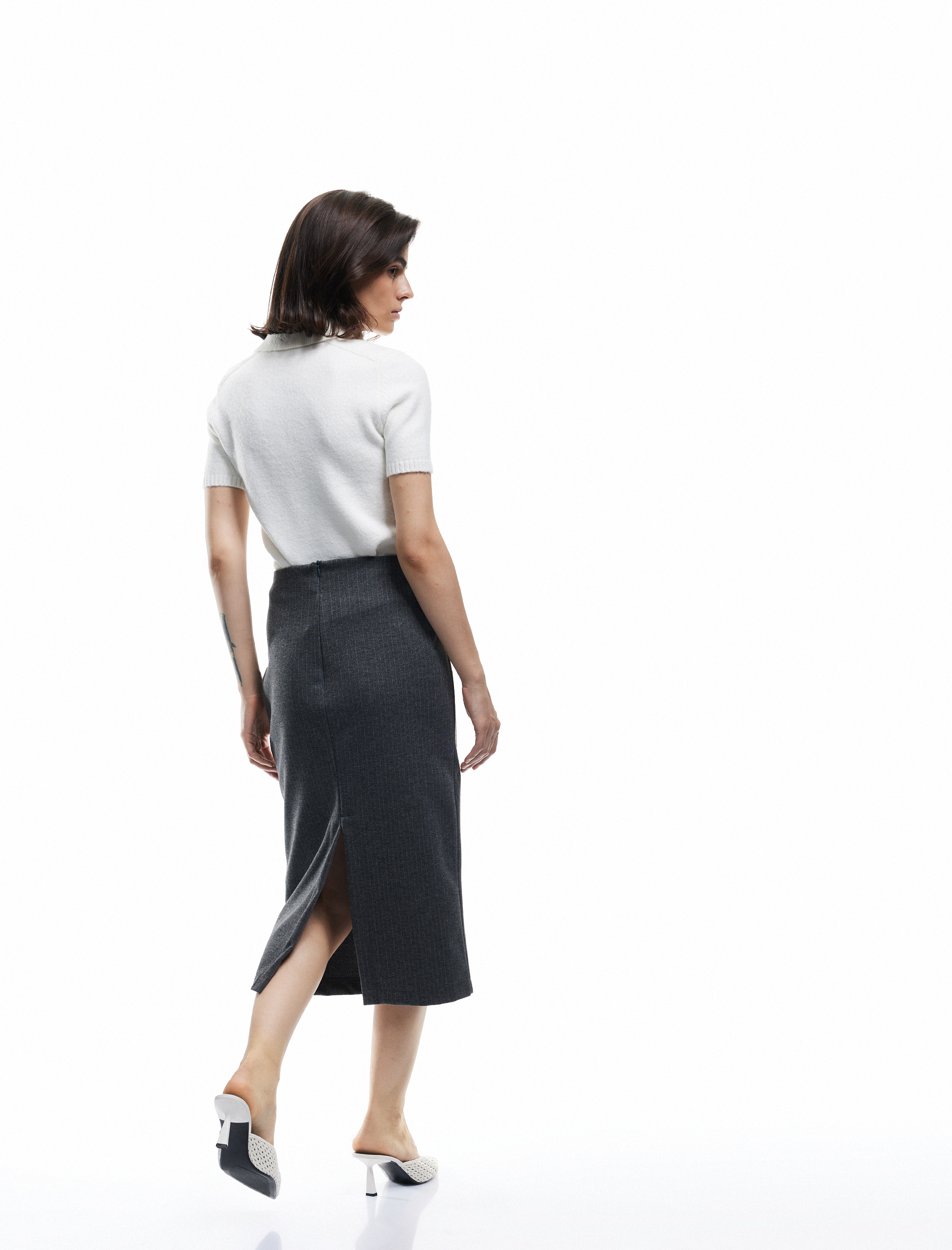   Parıltılı Metalik İplik Detaylı Slim Fit Yırtmaç Detaylı Midi Boy Kalem Etek