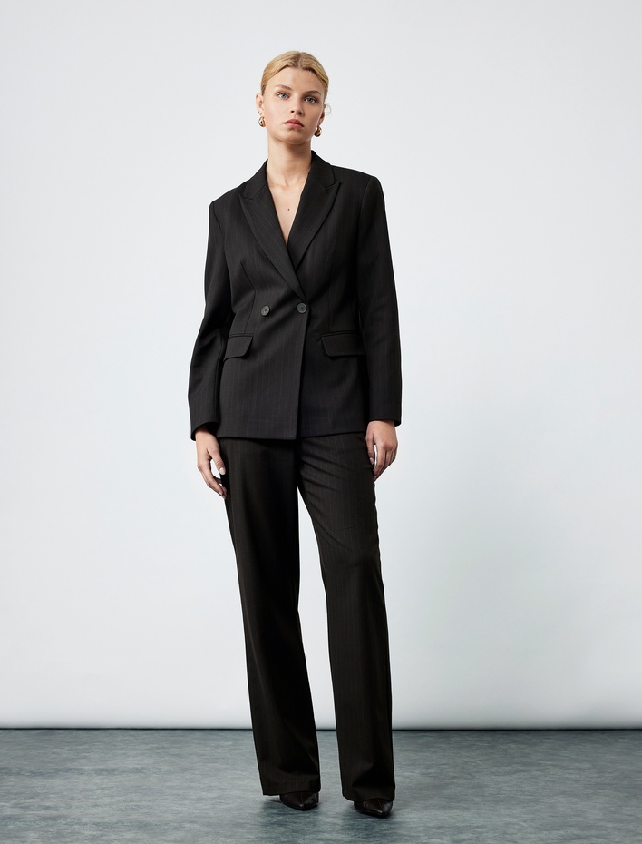  Kapaklı Çift Cepli Uzun Kollu Kruvaze Blazer Ceket