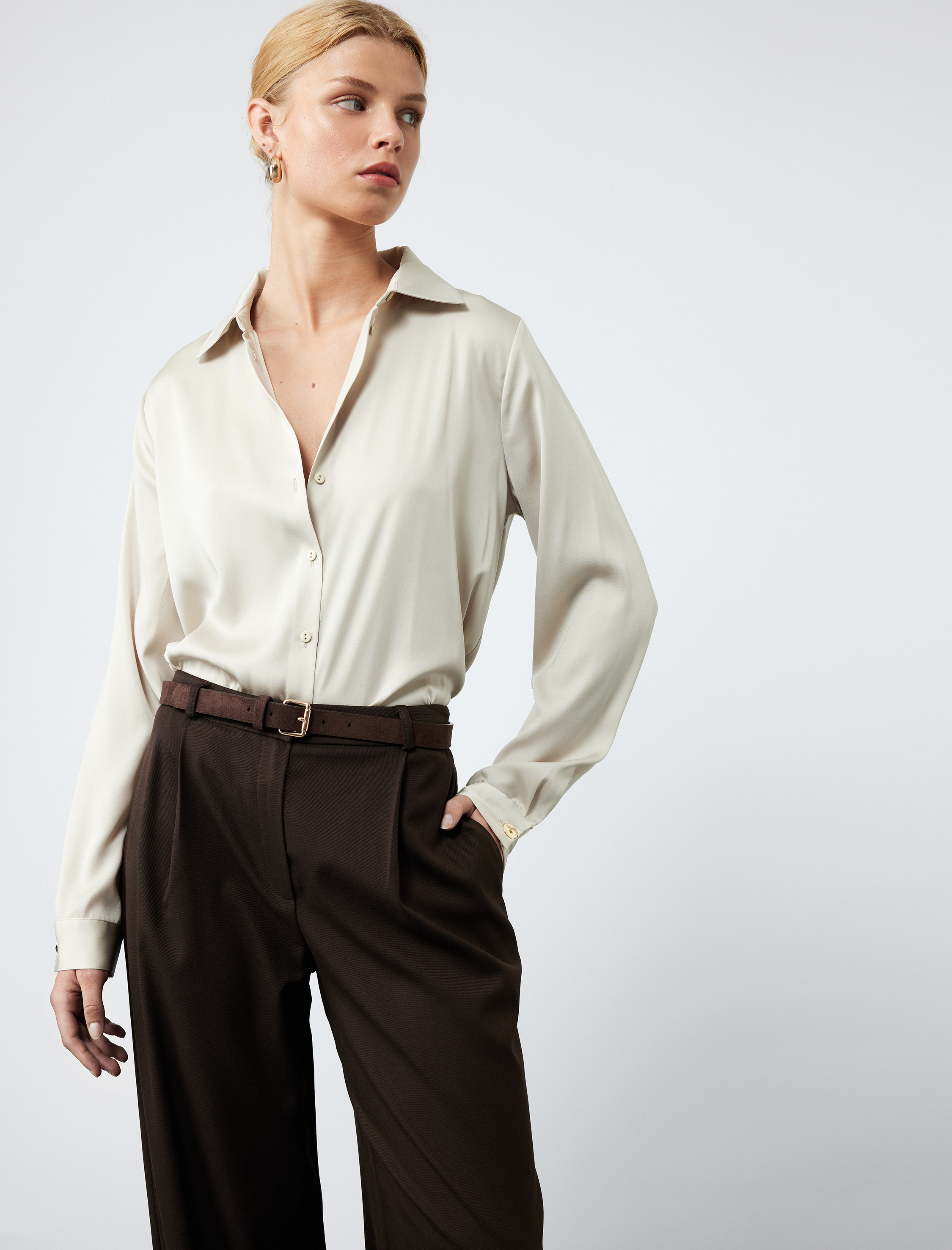   Klasik Yaka Düğmeli Uzun Kollu Saten Gömlek