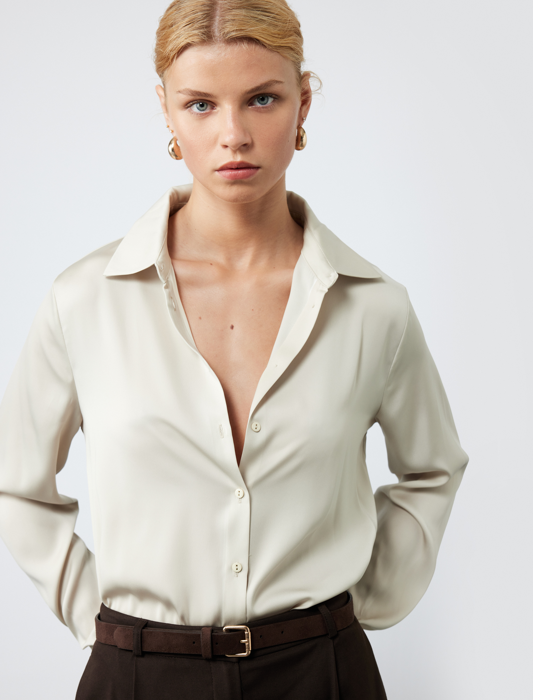   Klasik Yaka Düğmeli Uzun Kollu Saten Gömlek