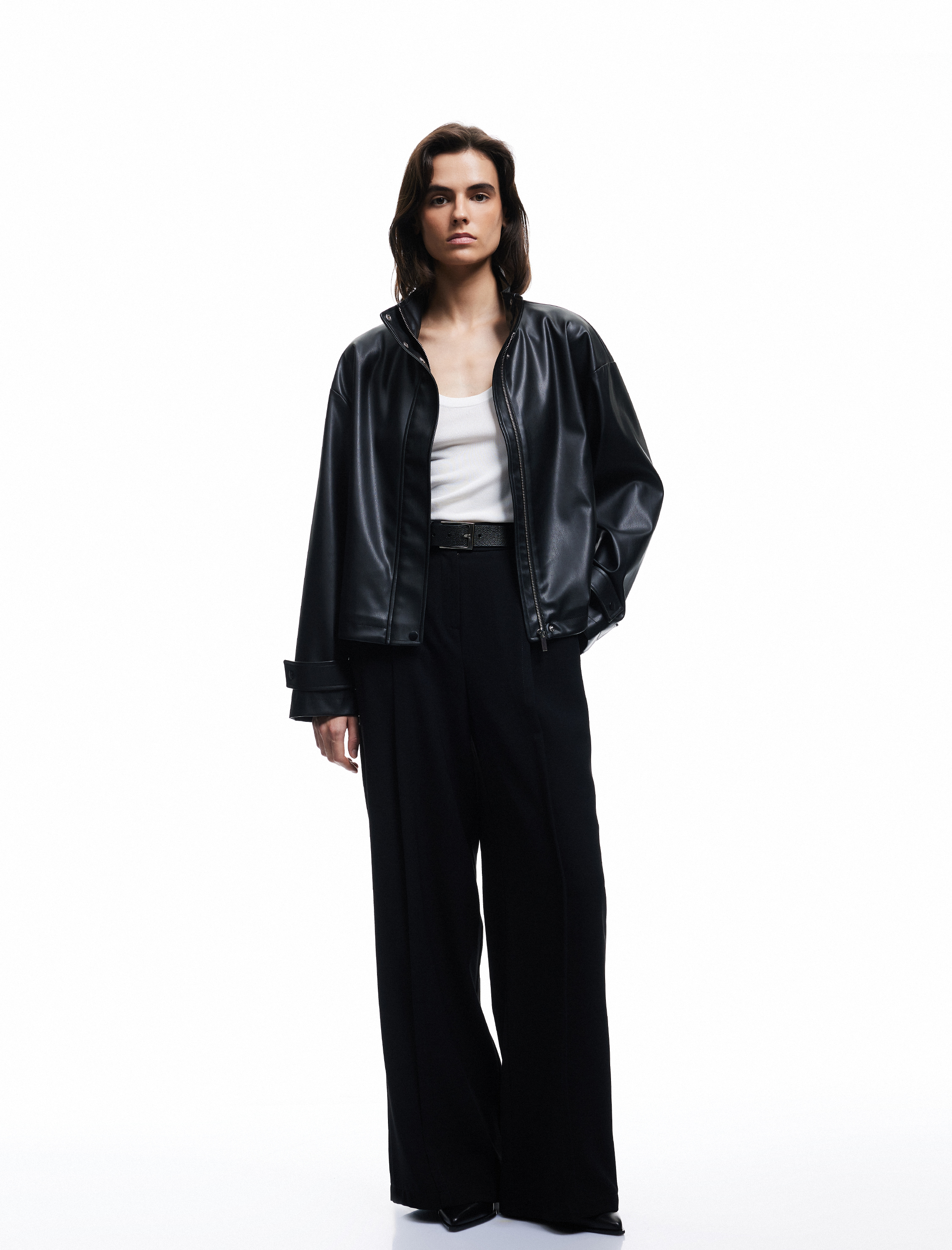 Astarlı Uzun Kollu Dik Yaka Fermuarlı Suni Deri Ceket