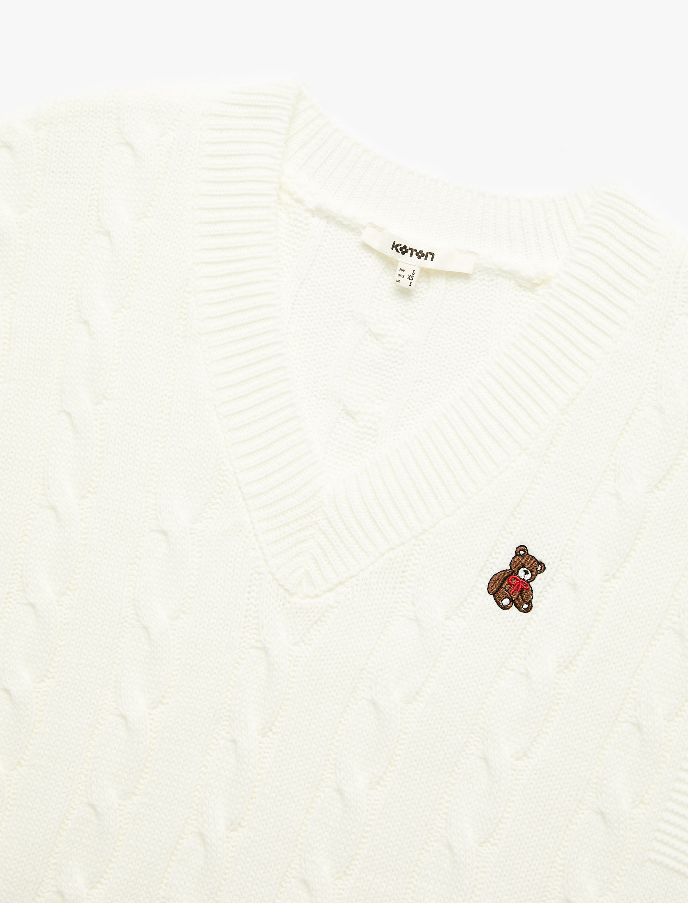   Kolsuz V Yaka Ayıcık İşleme Detaylı Saç Örgü Oversize Süveter