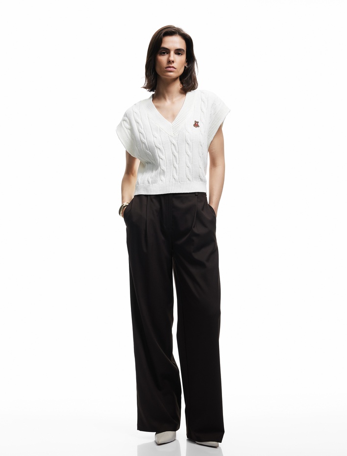  Kolsuz V Yaka Ayıcık İşleme Detaylı Saç Örgü Oversize Süveter