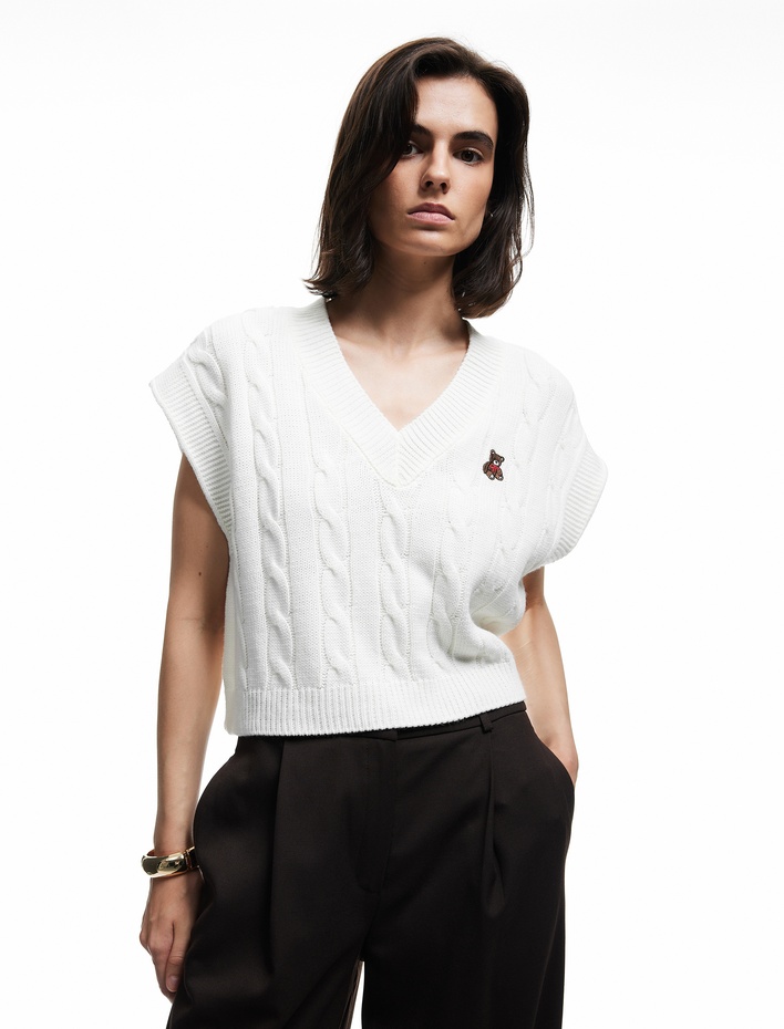  Kolsuz V Yaka Ayıcık İşleme Detaylı Saç Örgü Oversize Süveter