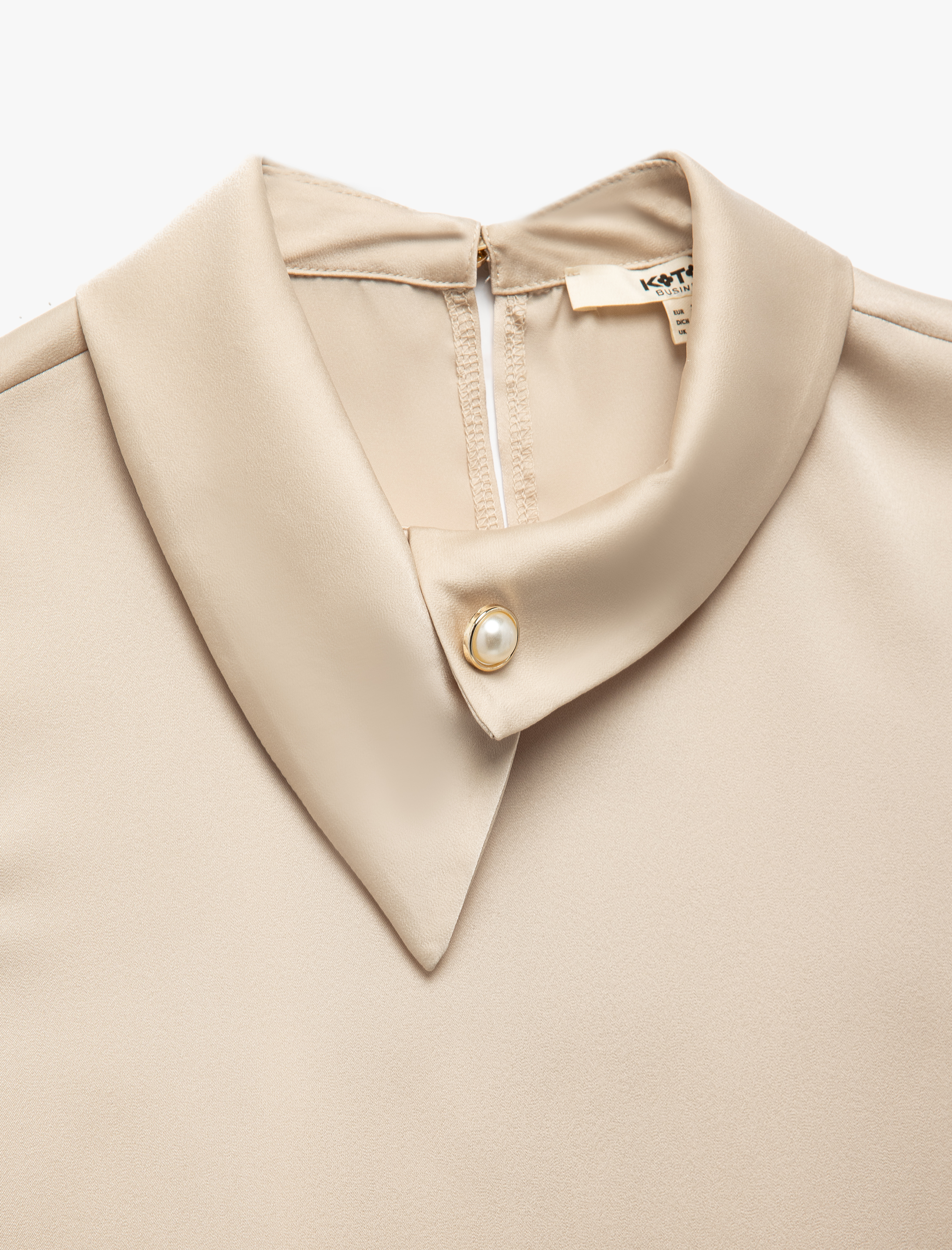   Asimetrik Yaka Kolsuz Saten Bluz