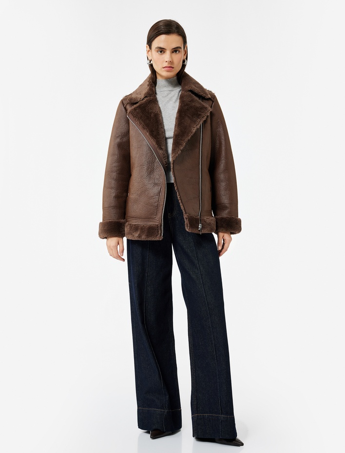  Peluş Astarlı Uzun Kollu Yakası Suni Kürklü Kruvaze Deri Görünümlü Ceket