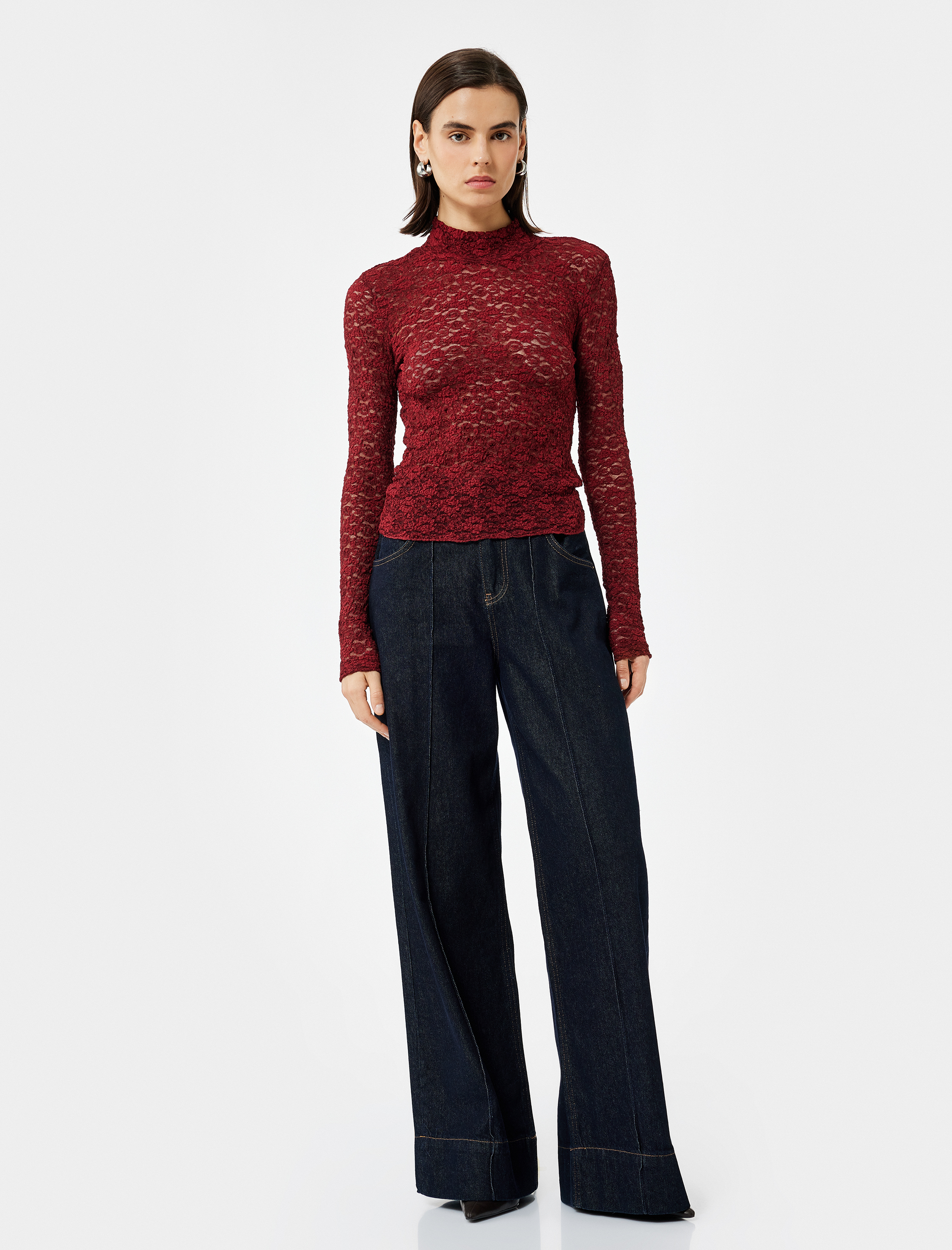   Slim Fit Uzun Kollu Dik Yaka Floral Dokulu Dantelli Bluz