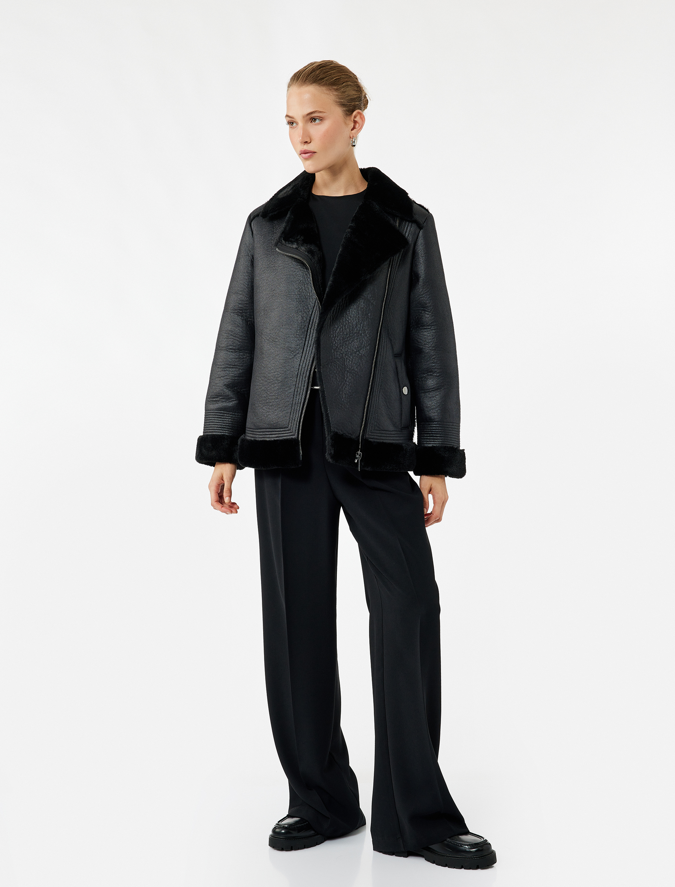   Peluş Astarlı Uzun Kollu Yakası Suni Kürklü Kruvaze Deri Görünümlü Ceket