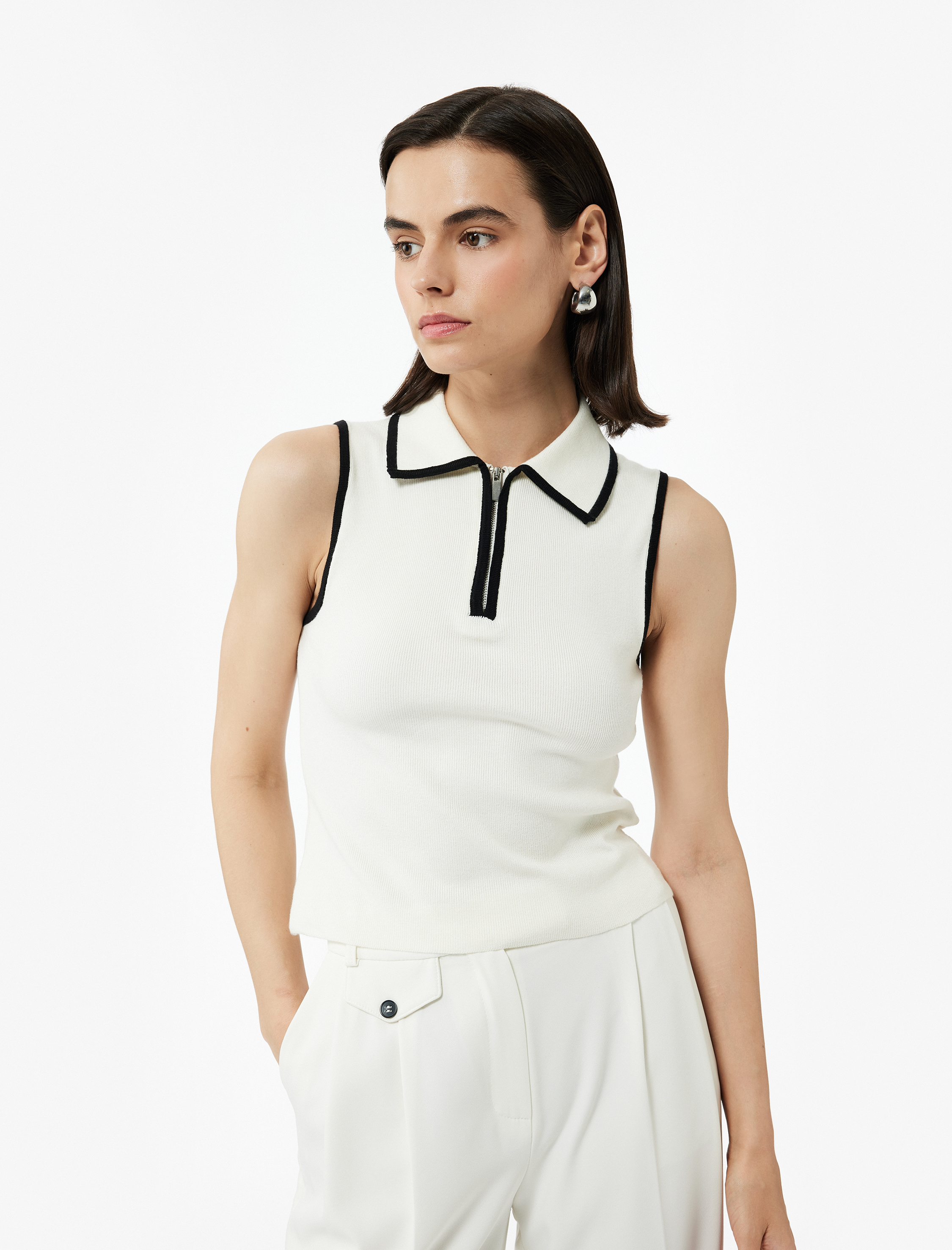   Renk Kontrastlı Kolsuz Fermuar Detaylı Polo Yaka Triko Bluz