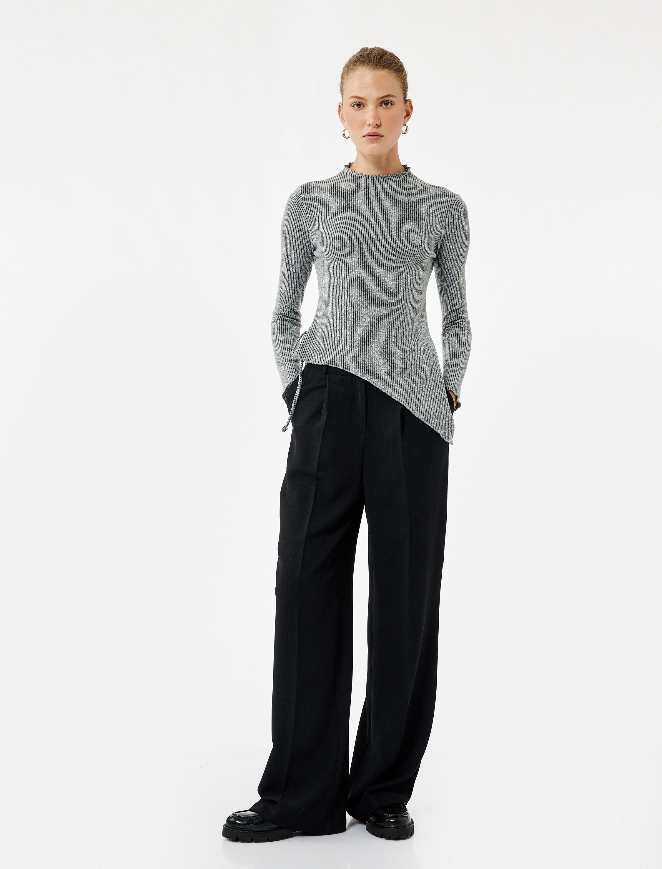   Uzun Kollu Dik Yaka Asimetrik Bağlama Detaylı Bluz