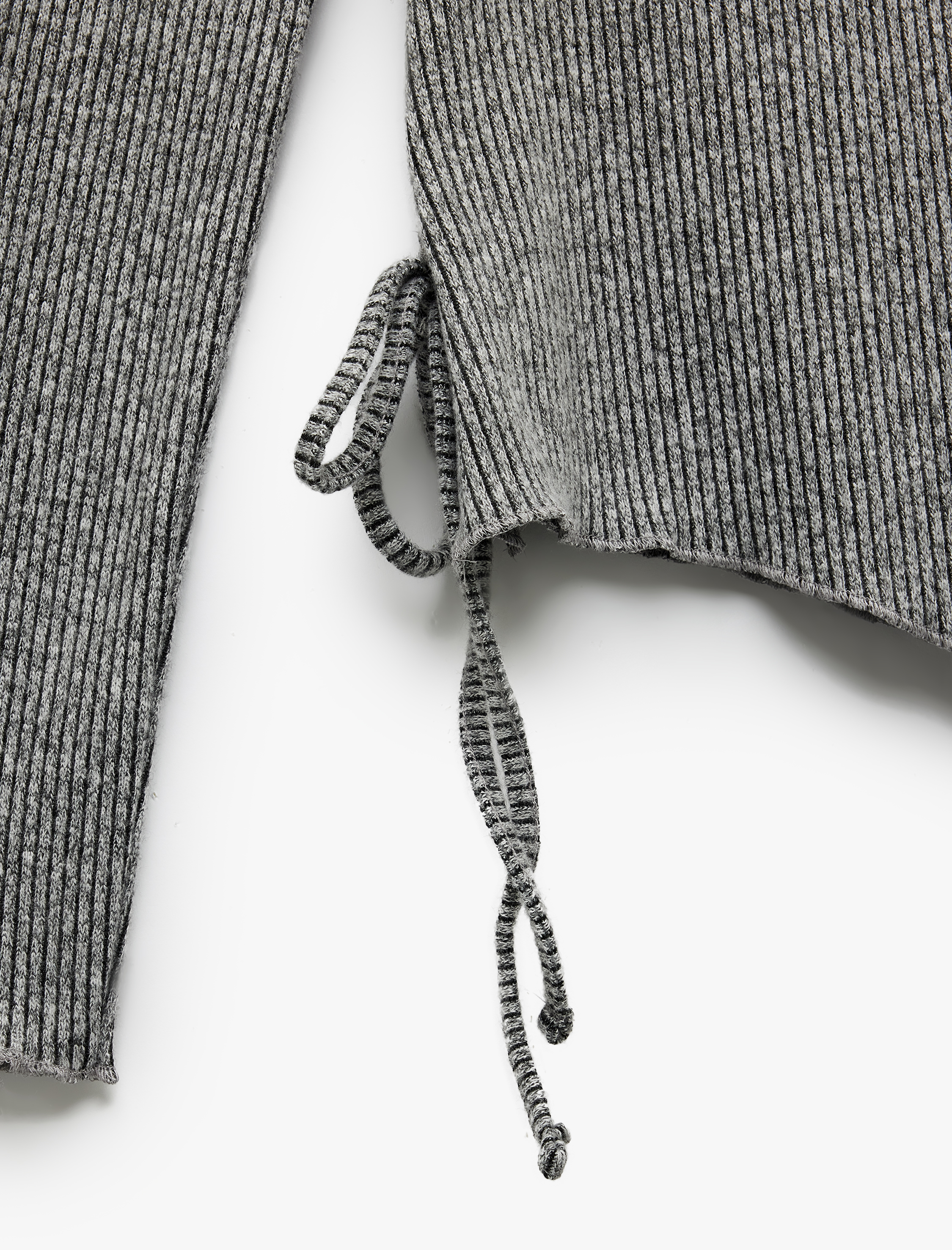   Uzun Kollu Dik Yaka Asimetrik Bağlama Detaylı Bluz