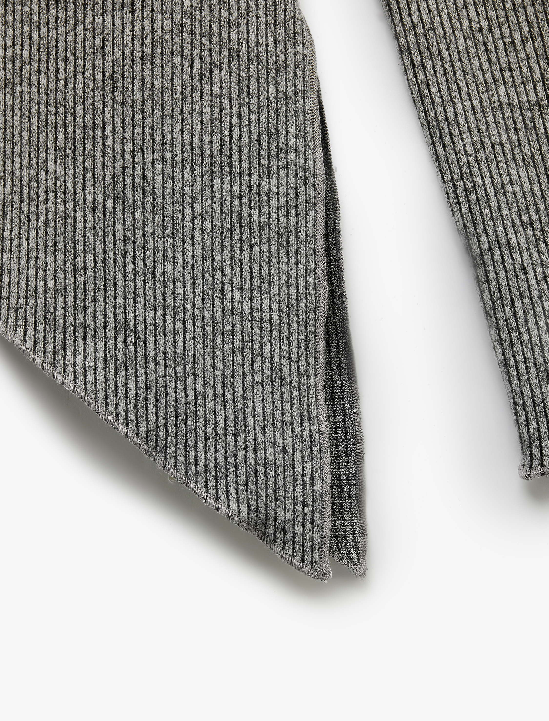   Uzun Kollu Dik Yaka Asimetrik Bağlama Detaylı Bluz