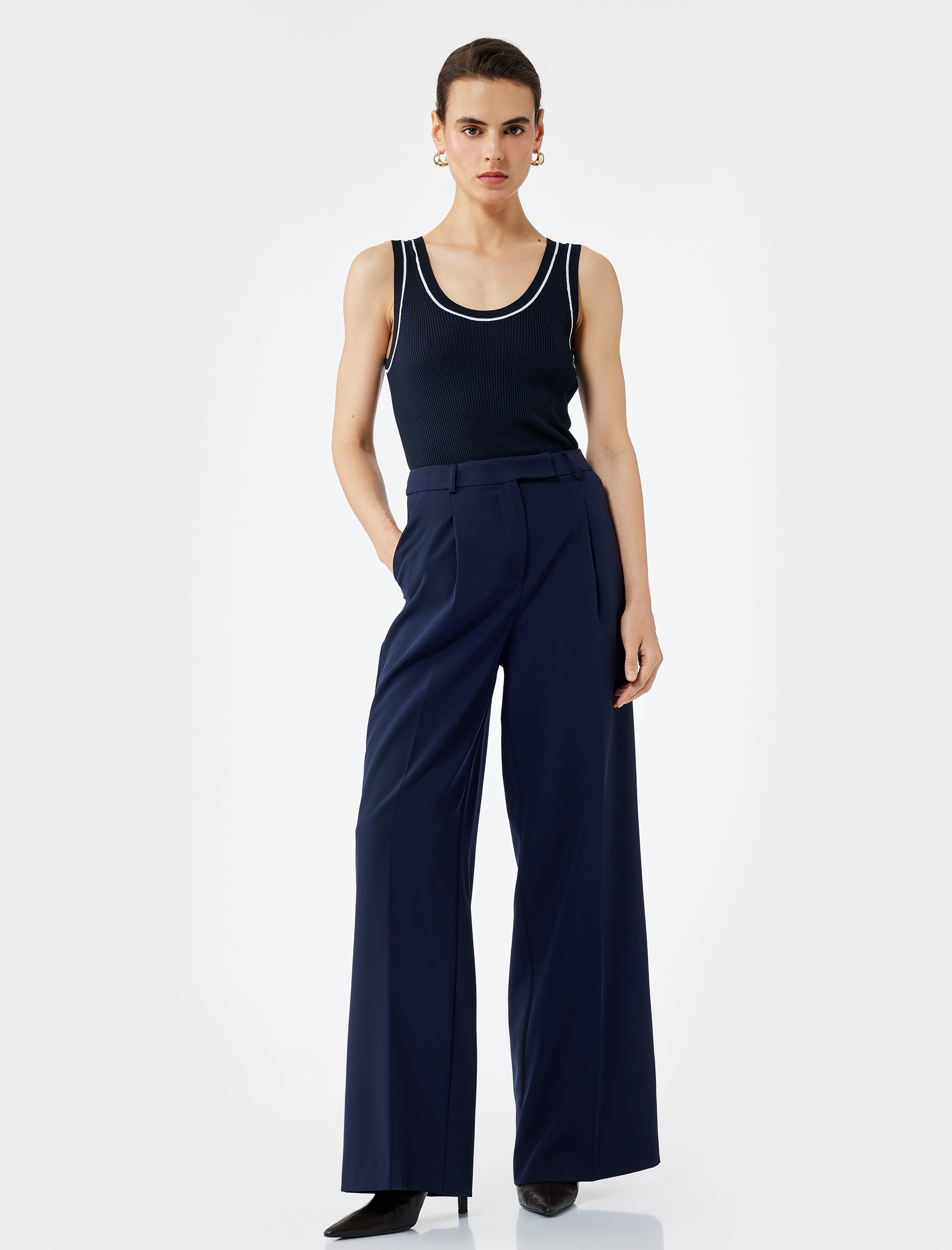   Renk Kontrastlı Kolsuz U Yaka Triko Atlet