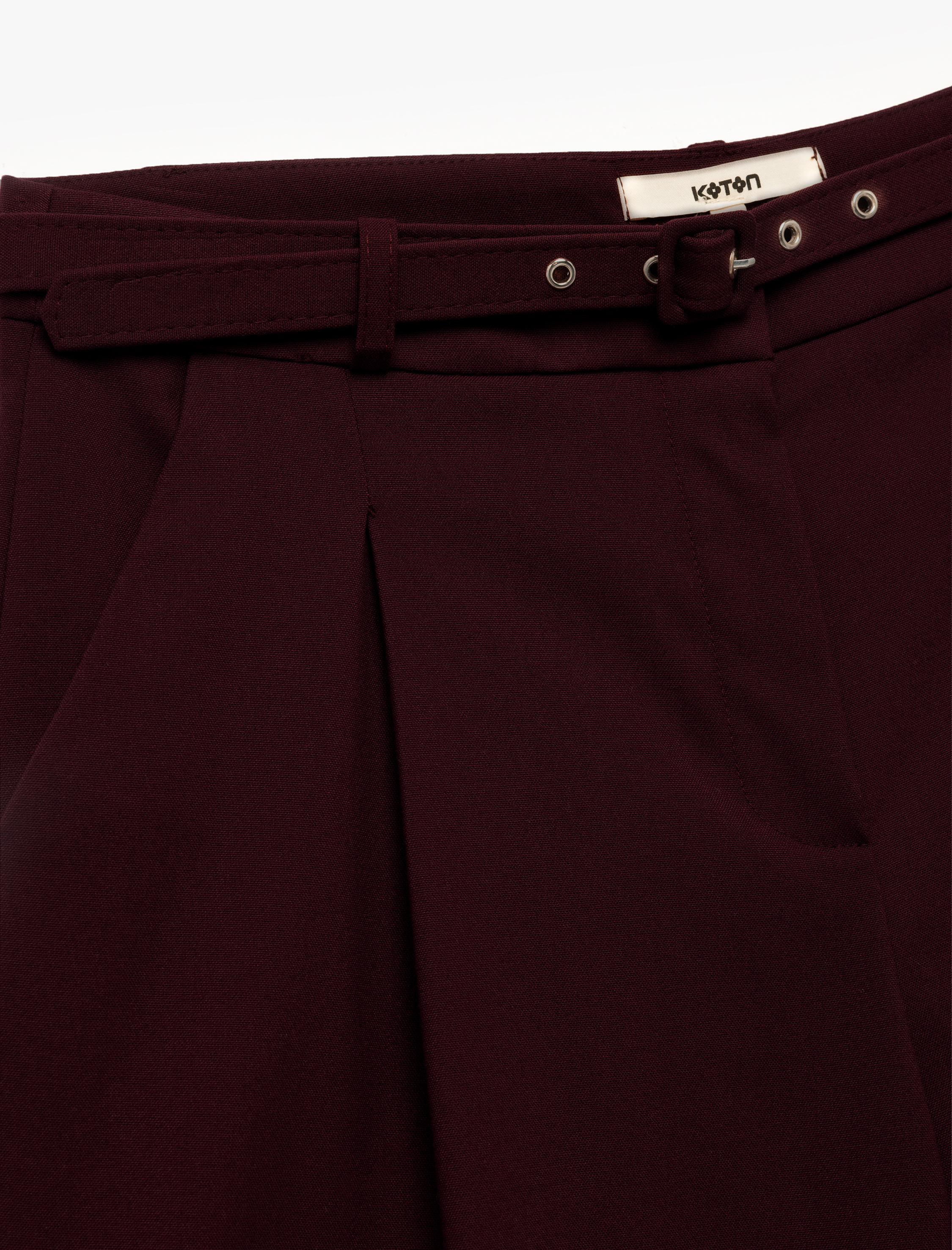   Pile Detaylı Kemerli Cepli Kumaş Bermuda Şortolon