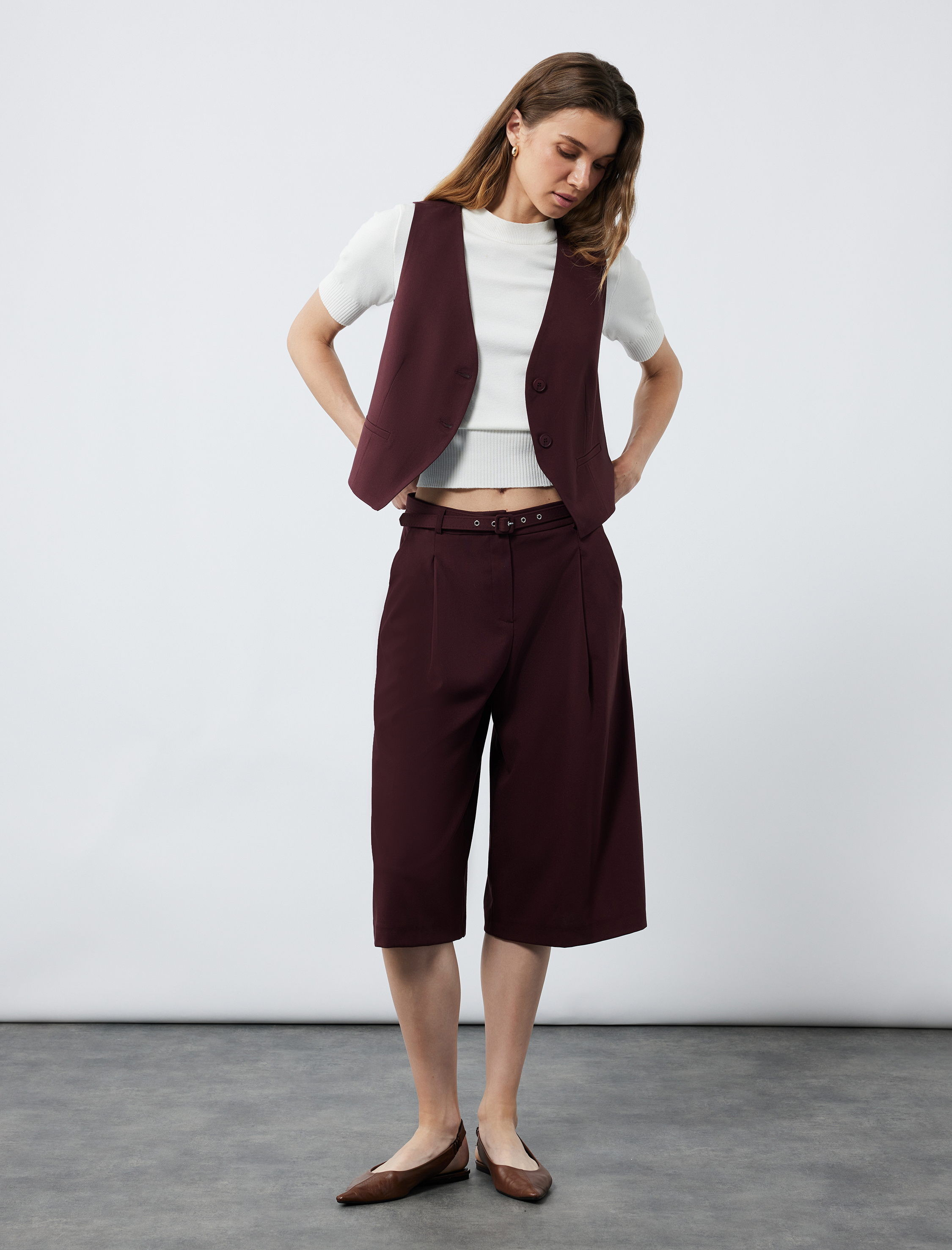   Pile Detaylı Kemerli Cepli Kumaş Bermuda Şortolon