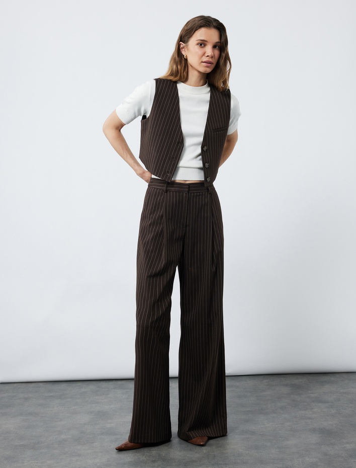  Kolsuz Cepli V Yaka Düğmeli Crop Yelek