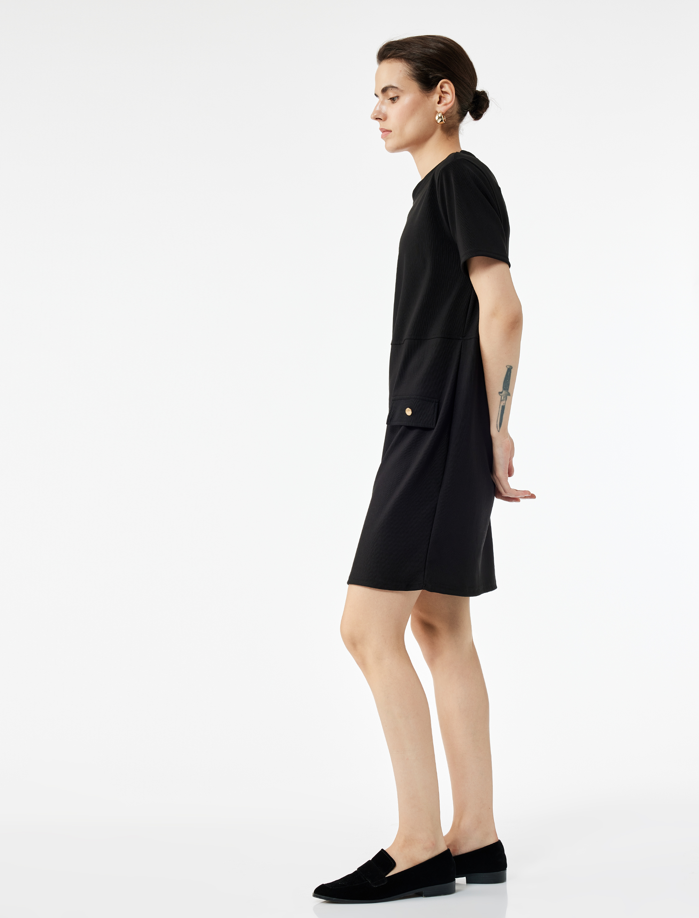   Aplike Detaylı Bisiklet Yaka Kısa Kollu Mini Elbise