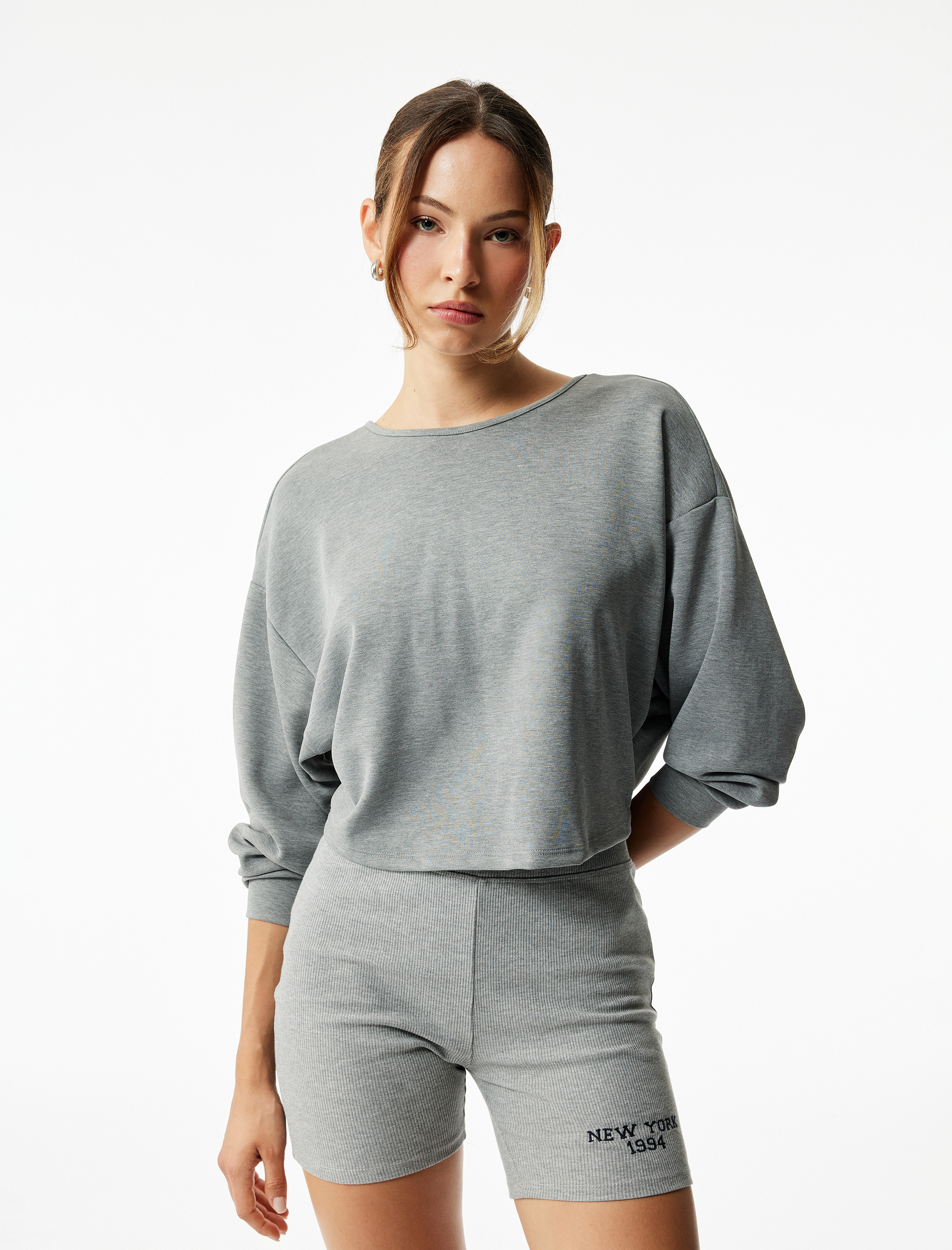   Modal Kumaş Kayık Yaka Uzun Kollu Arkası Pencere Detaylı Sweatshirt