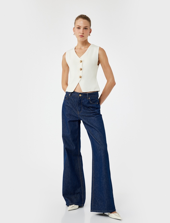  V Yaka Kolsuz Gold Düğmeli Triko Yelek