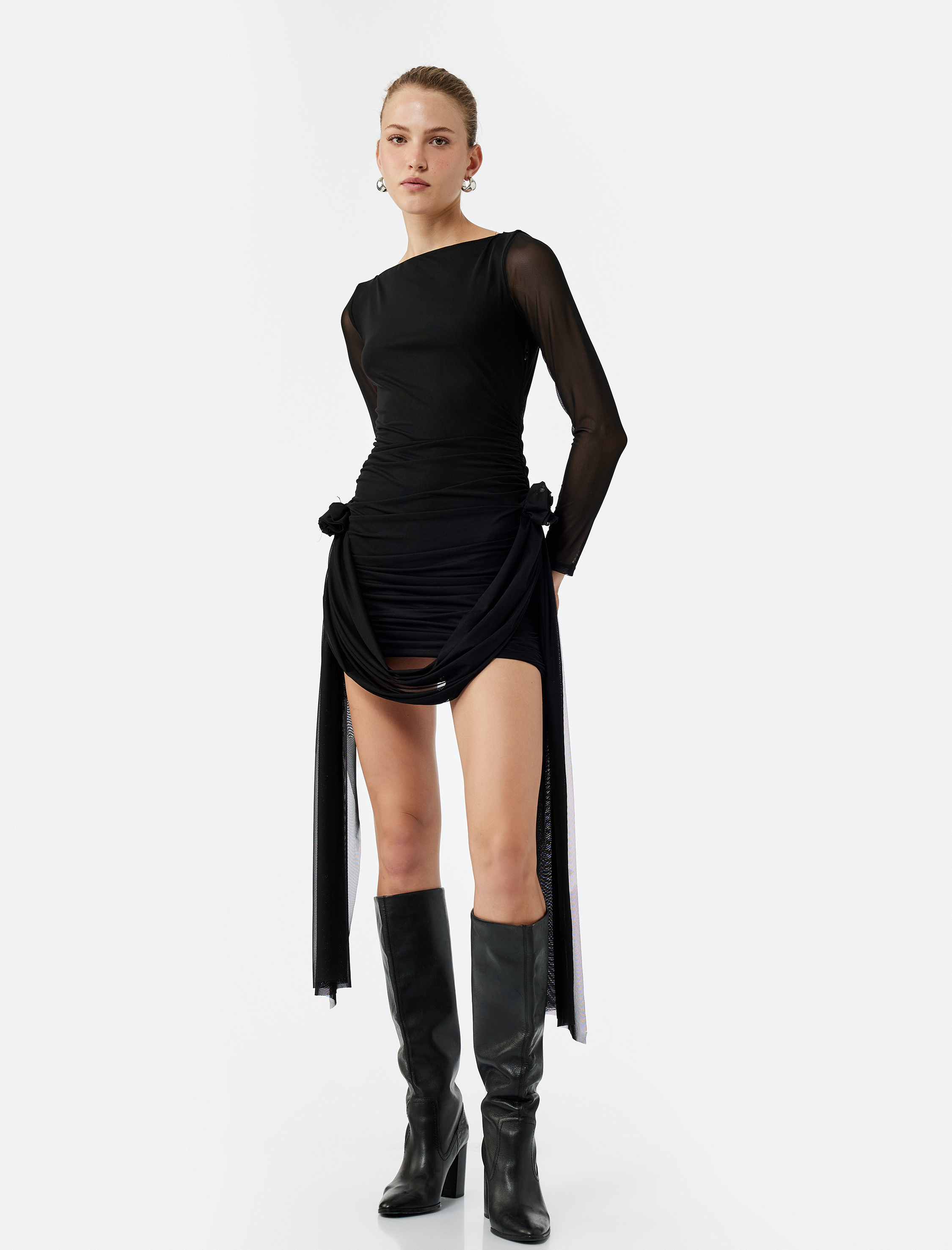   Uzun Kollu Kayık Yaka Tüllü Gül Detaylı Mini Bodycon Elbise