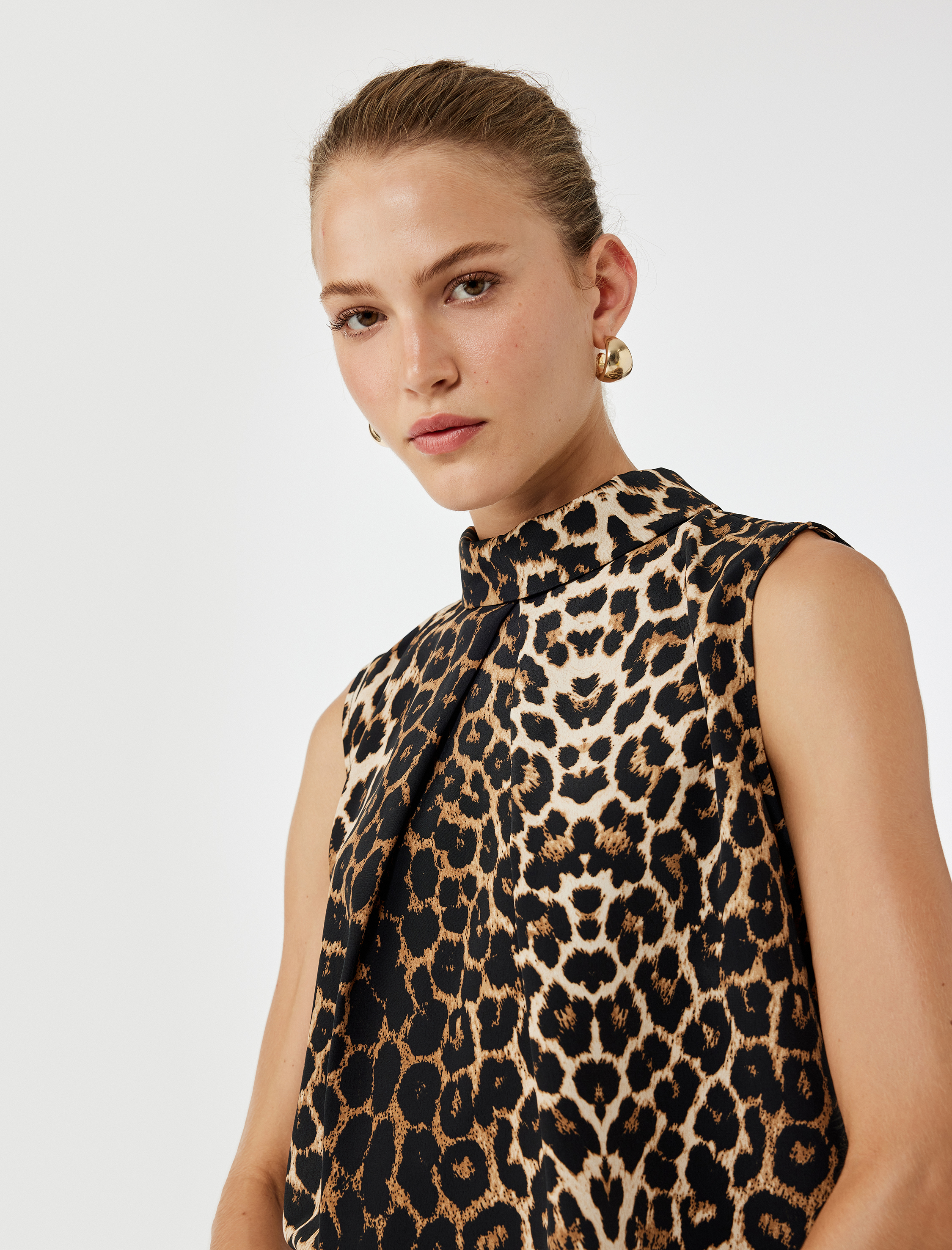 Dik Yaka Kolsuz Leopar Desenli Bluz