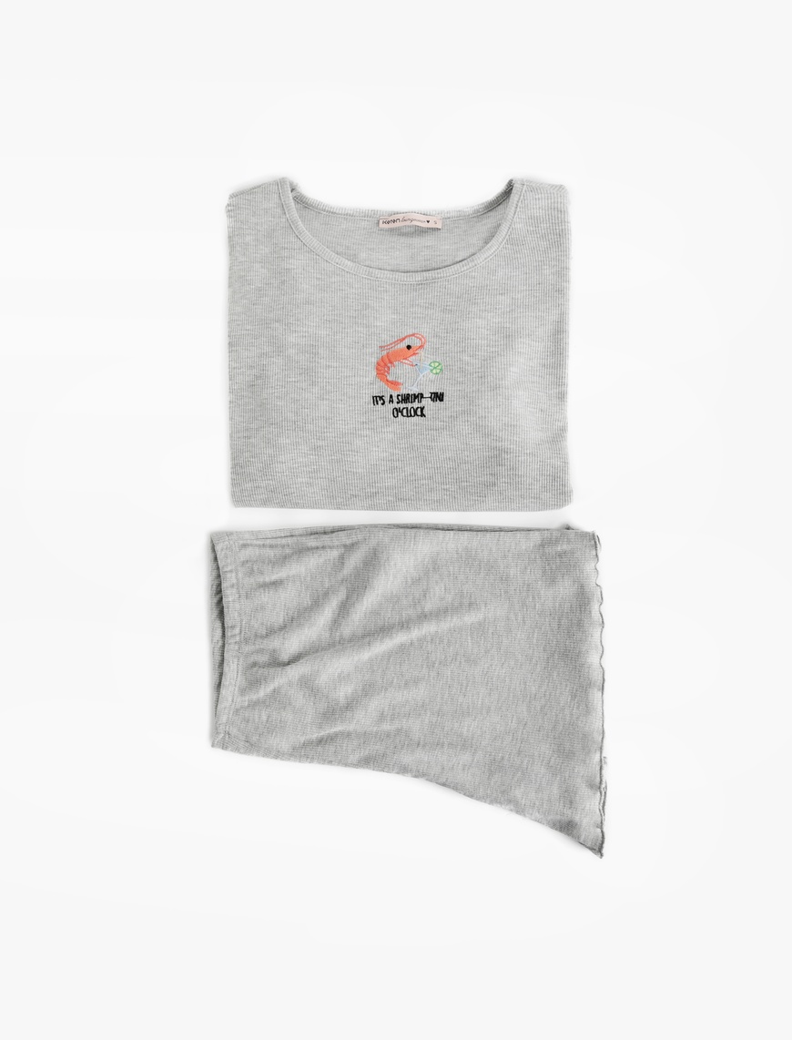   Rahat Kalıp Kısa Kollu Bisiklet Yaka Nakışlı Şortlu Pijama Takımı