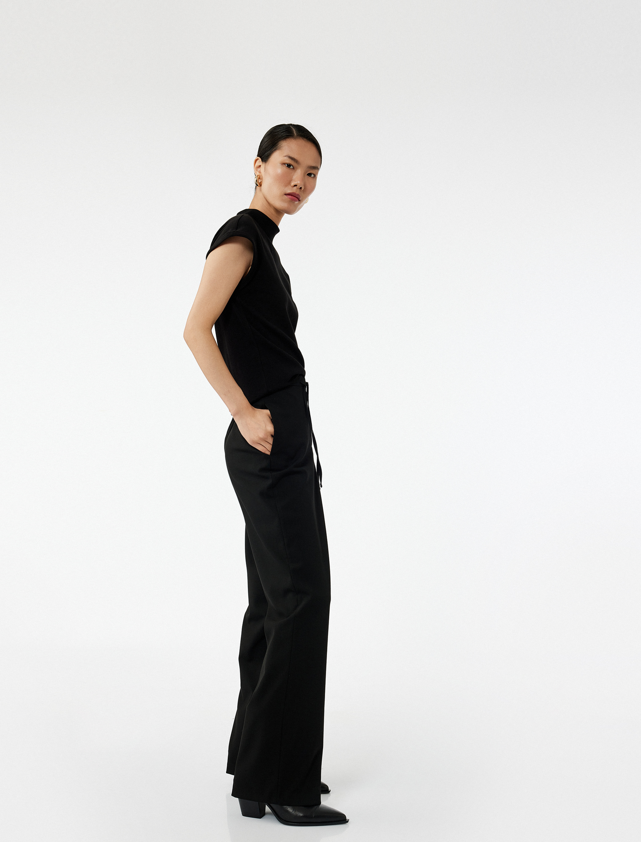   Normal Bel Beli Bağcıklı Düz Paça Pantolon