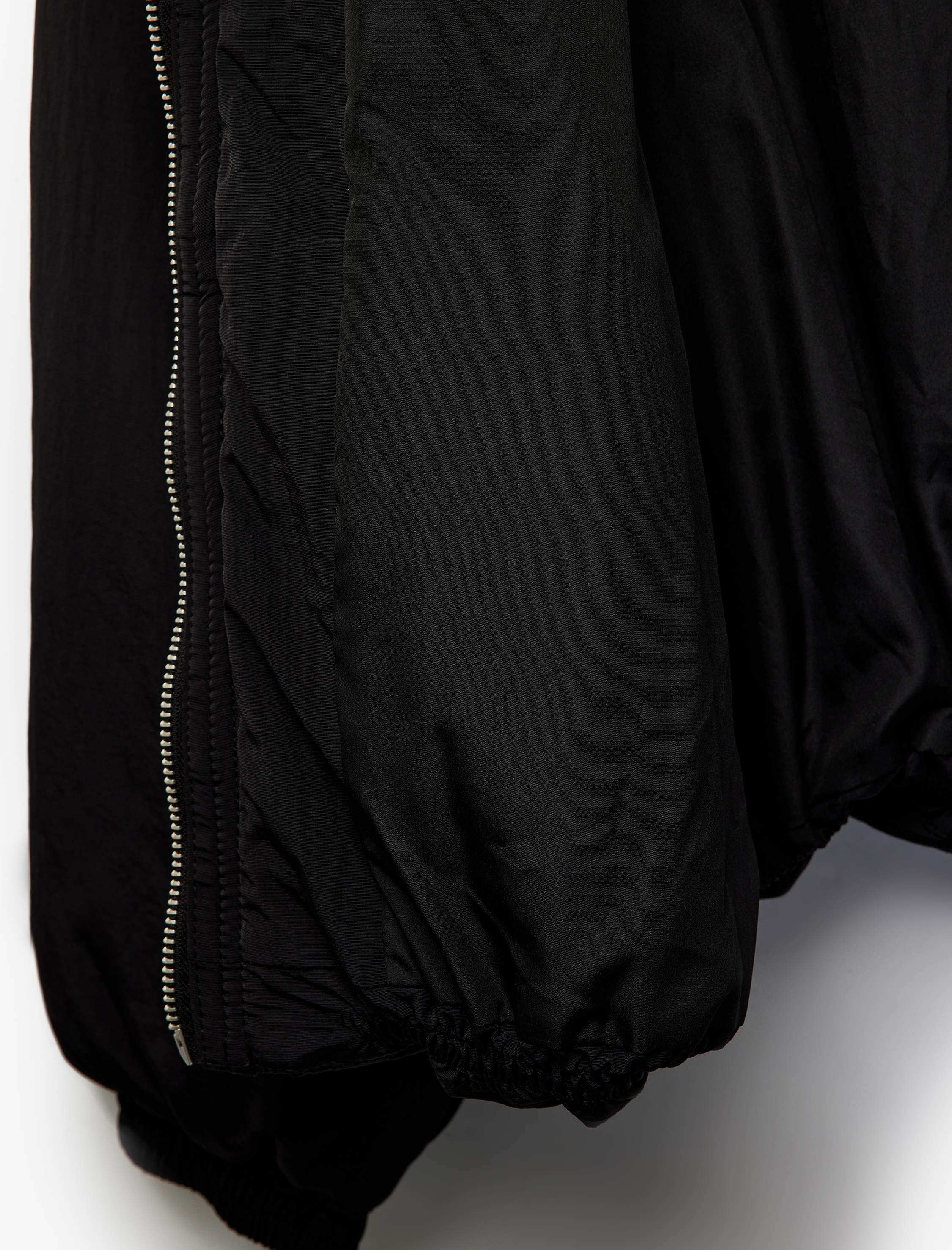   Cepli Fermuarlı Su İtici Uzun Kollu Kapüşonlu Kısa Şişme Mont