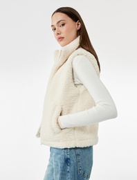Cepli Dik Yaka Kolsuz Fermuarlı Crop Peluş Yelek