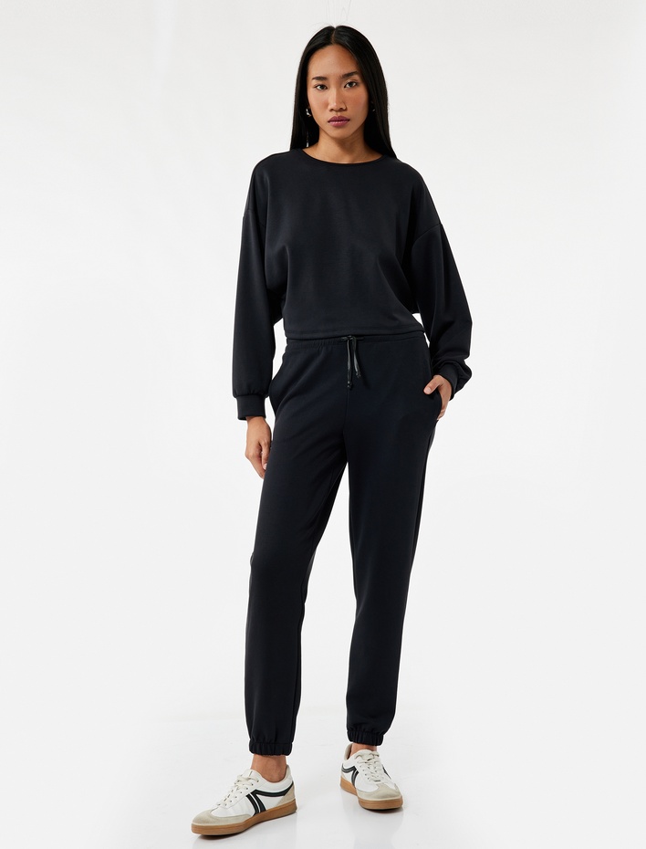  Modal Kumaş Rahat Kalıp Uzun Kollu Kayık Yaka Sırt Dekolteli Bluz