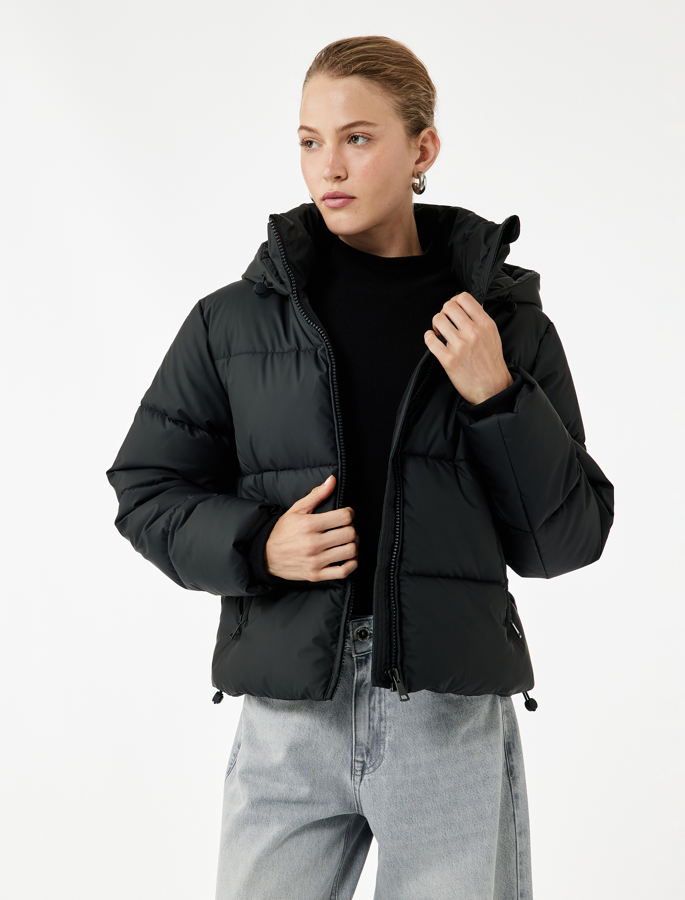 Polar Cep Detaylı Fermuarlı Uzun Kollu Kapüşonlu Crop Şişme Mont