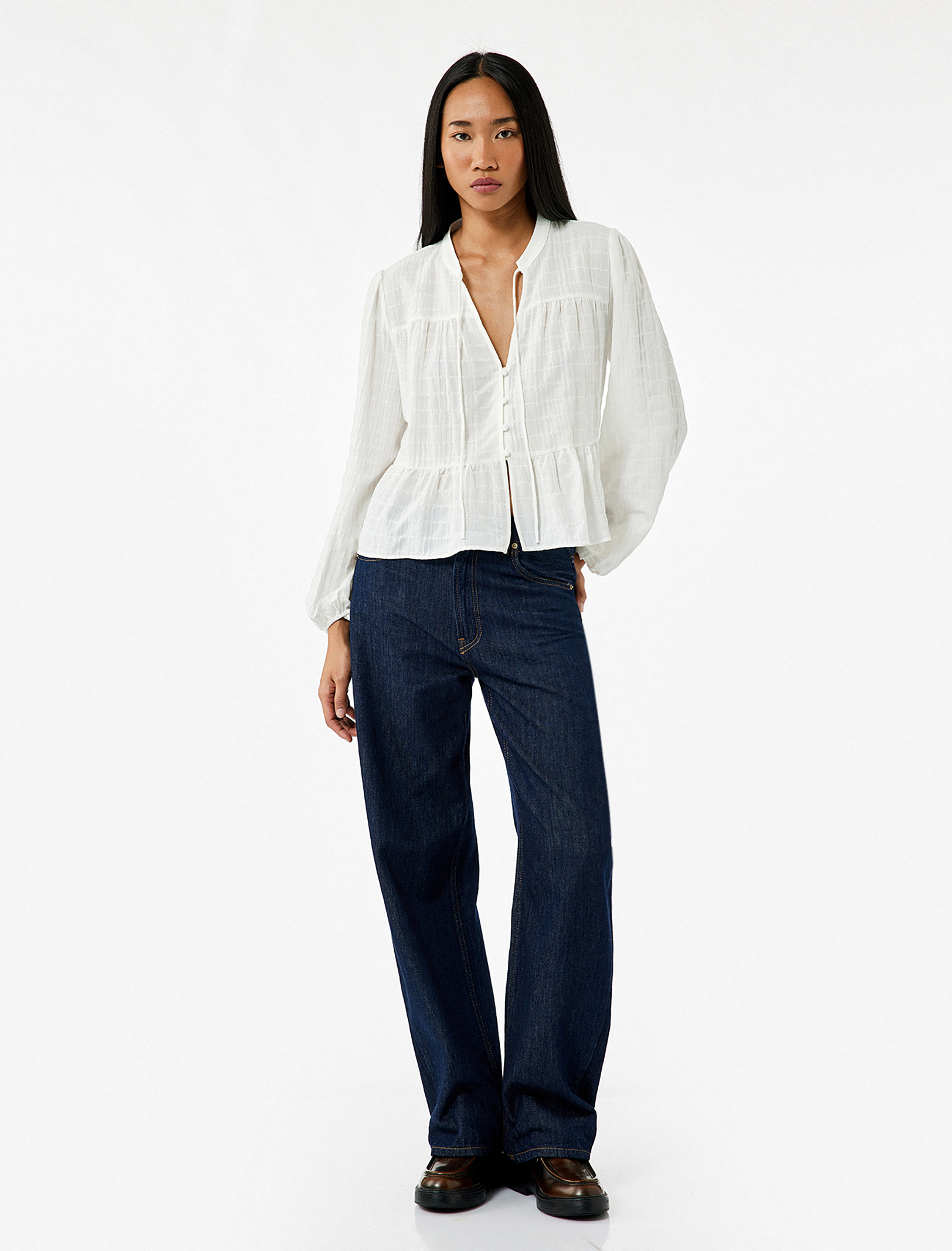   Bol Kalıp Uzun Kollu Yuvarlak Bağcıklı Yaka Balon Kol Gömlek