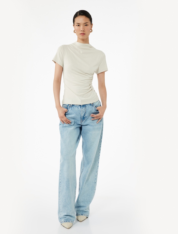  Slim Fit Büzgülü Kısa Kollu Dik Yaka Bluz