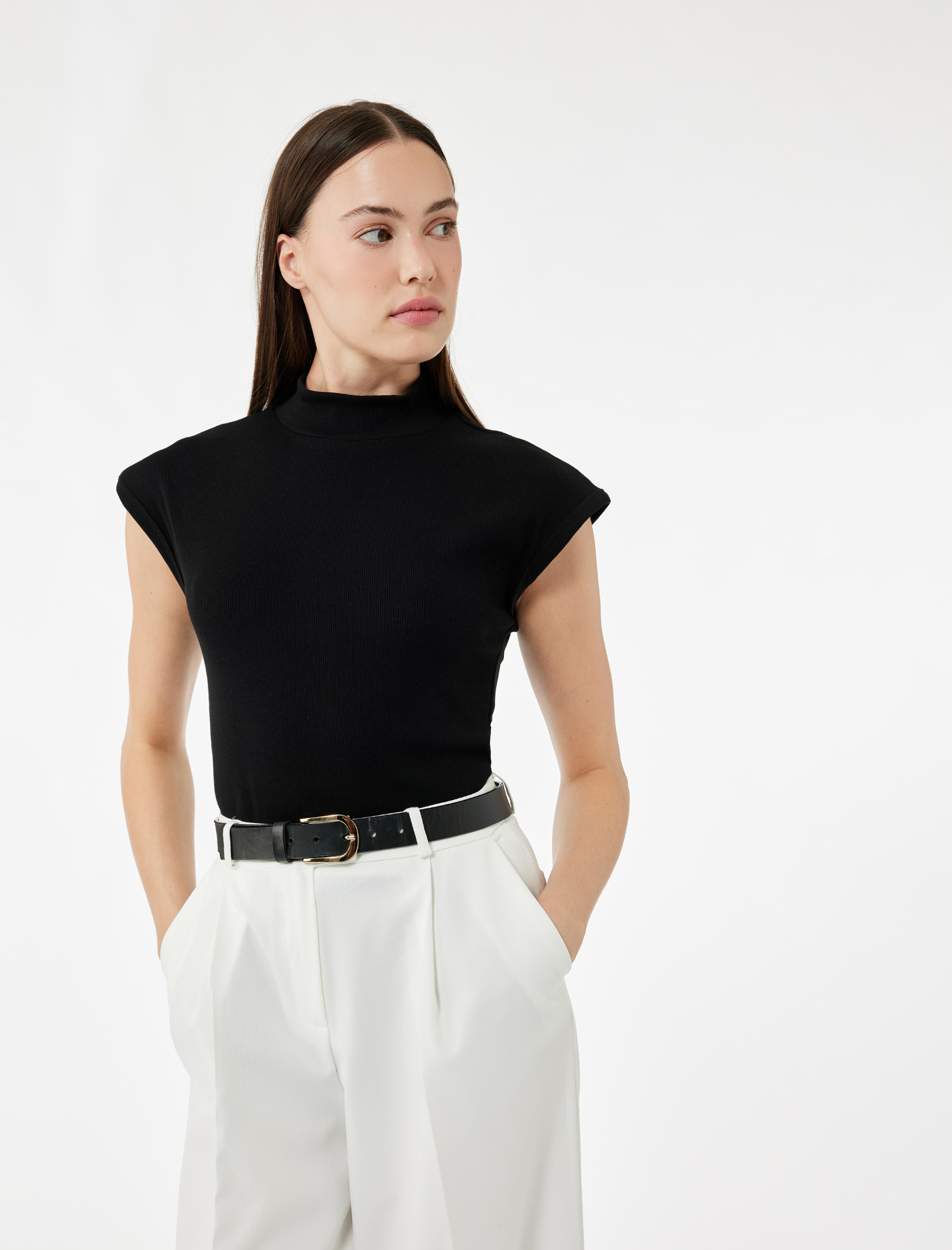   Kolsuz Pamuklu Dik Yaka Tişört