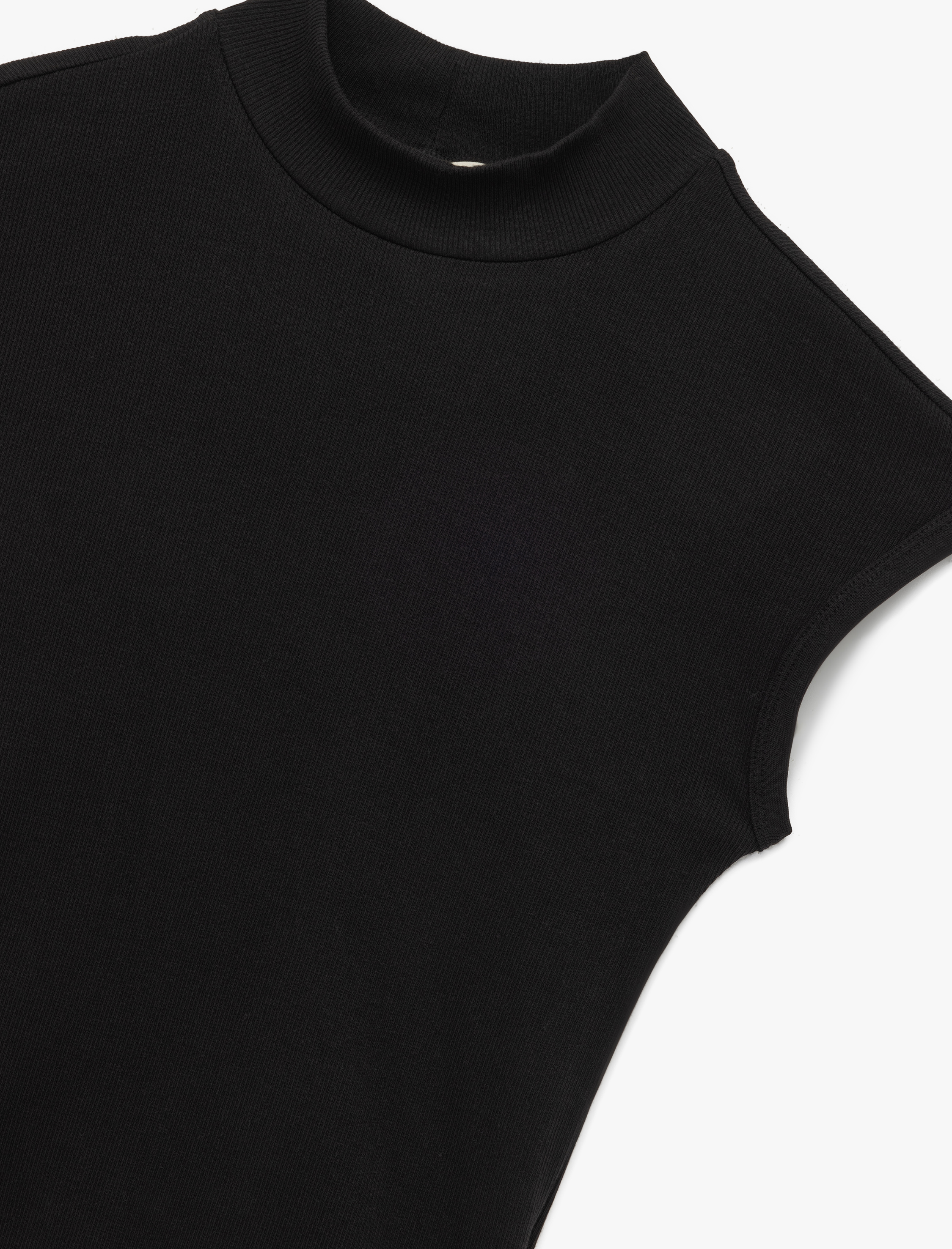   Kolsuz Pamuklu Dik Yaka Tişört