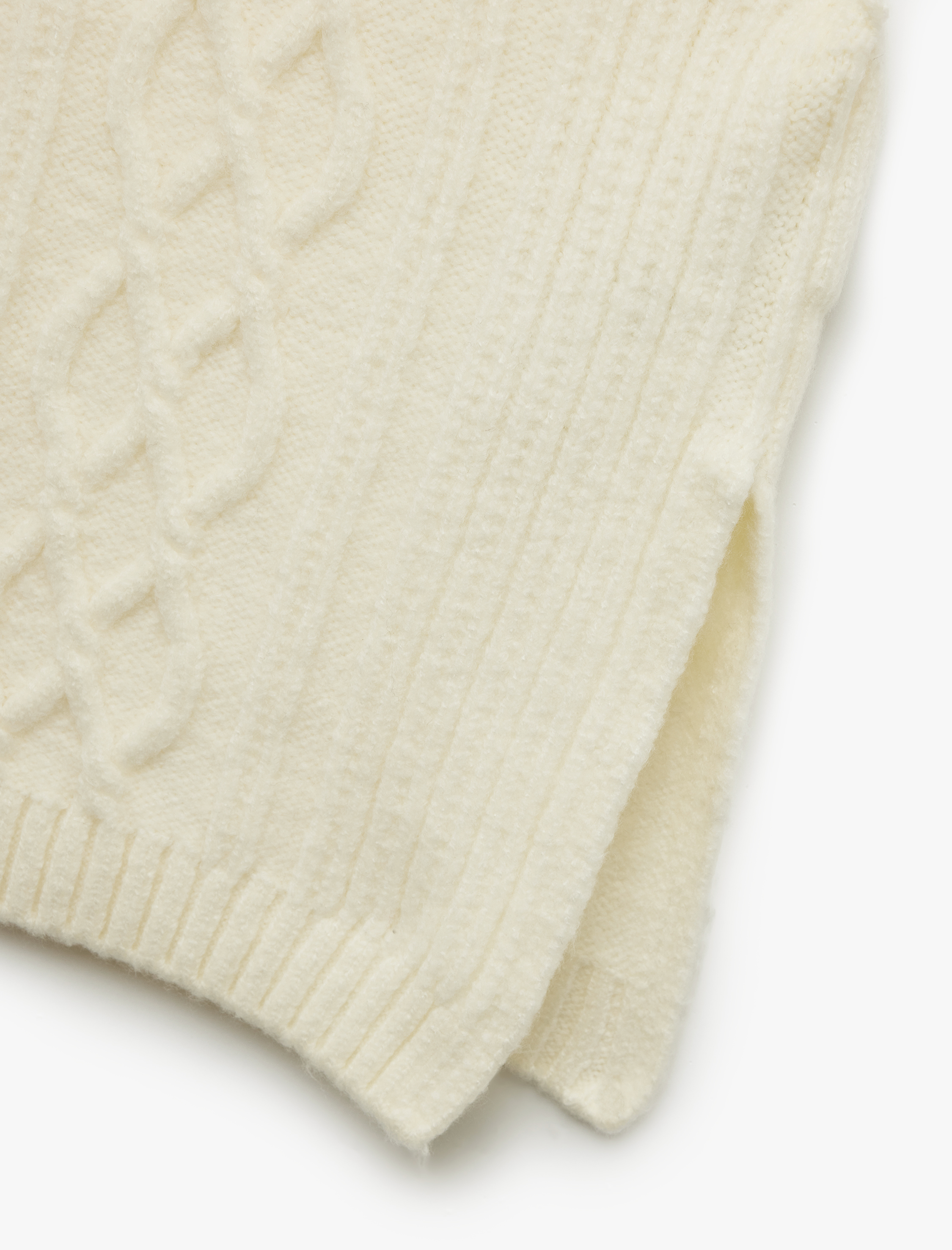   Dik Yaka Kolsuz Desenli Triko Süveter